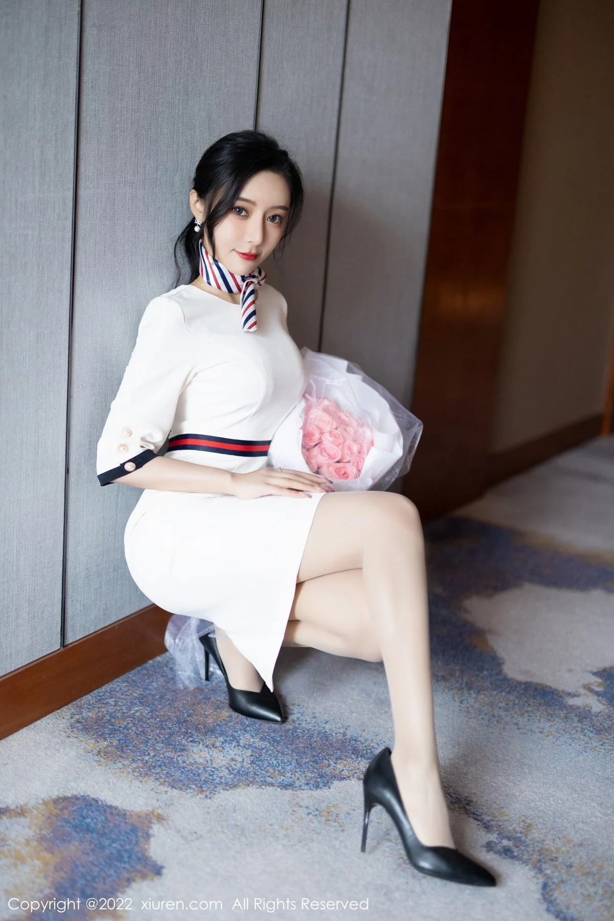 [[XiuRen秀人网]秀人网]No.4963_女神王馨瑶yanni白色连衣短裙露红色内衣配原色丝袜诱惑写真71P