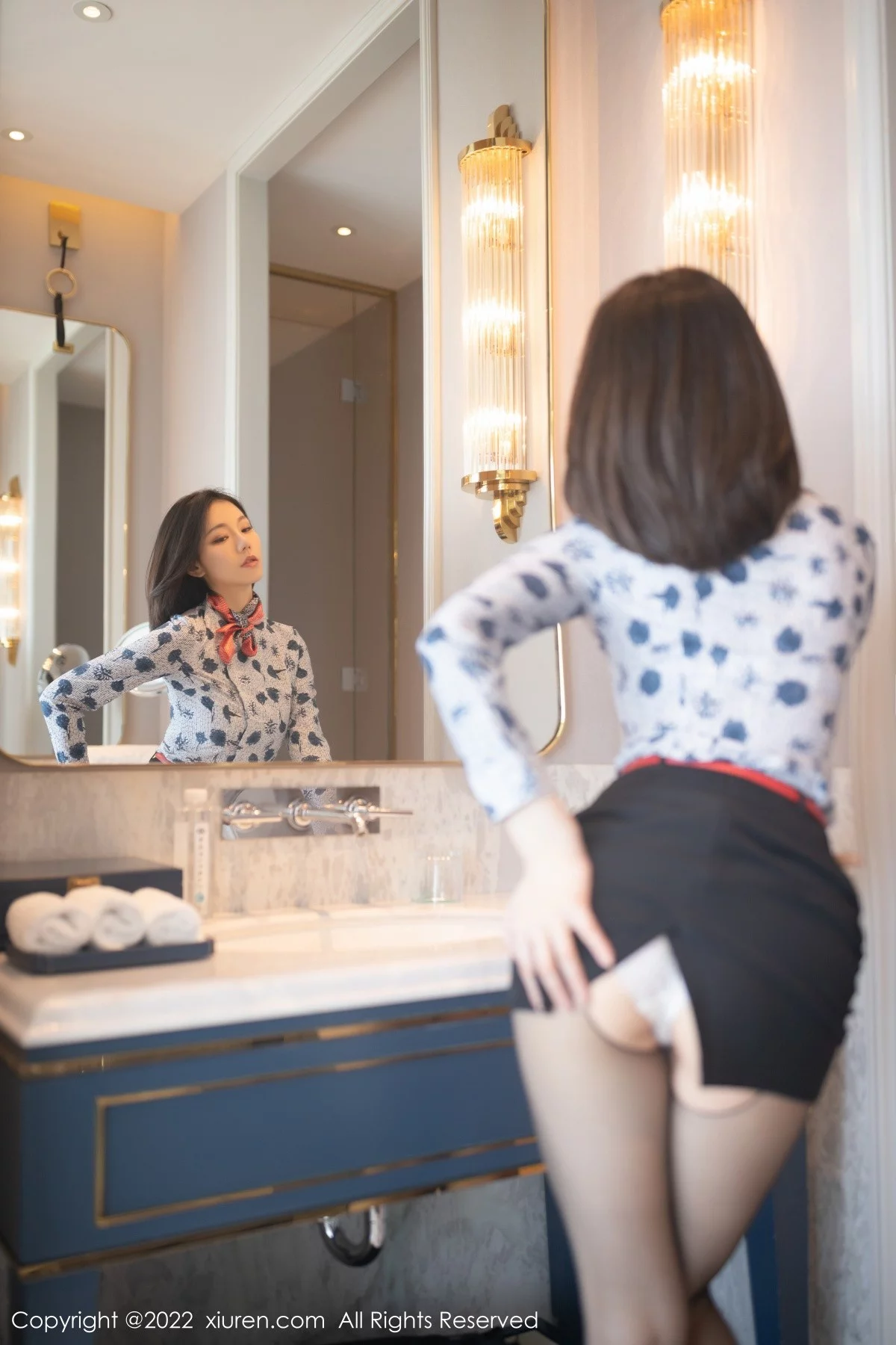 [[XiuRen秀人网]秀人网]No.4962_模特安然anran珠三角旅拍脱性感空姐制服露蕾丝内衣诱惑写真83P