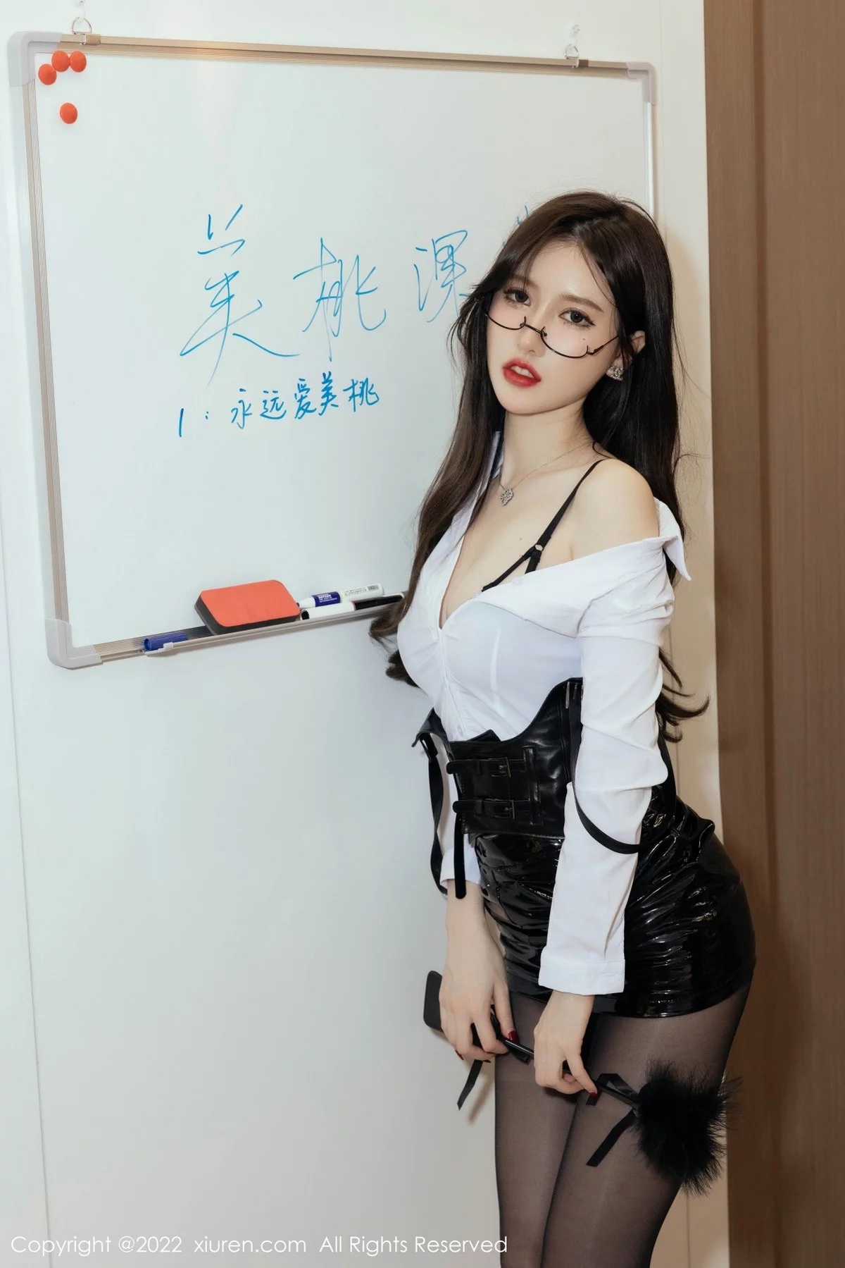 [[XiuRen秀人网]秀人网]No.4970_模特美桃酱海南心愿旅拍性感白T配吊带皮裙露蕾丝内衣诱惑写真92P