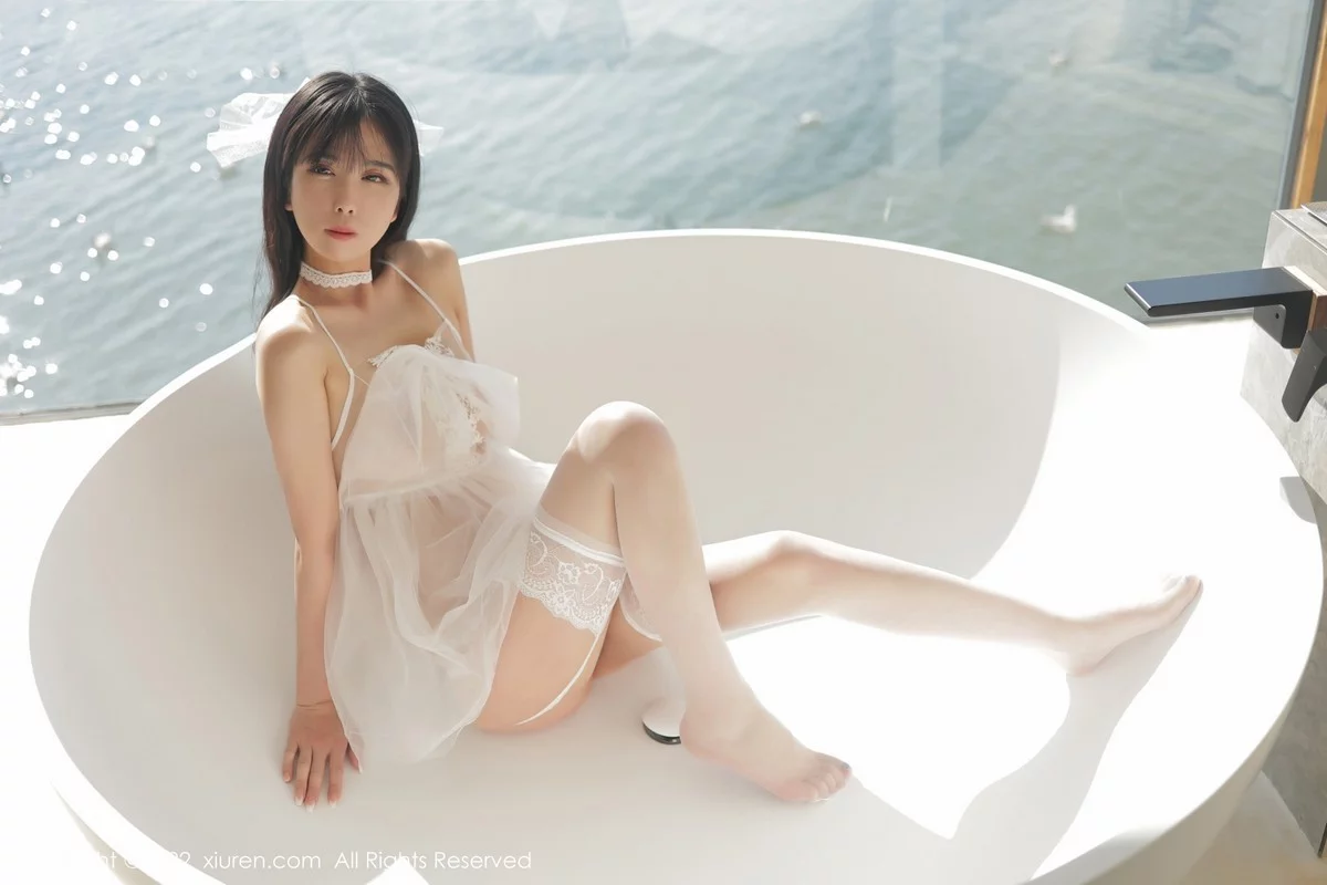 [[XiuRen秀人网]秀人网]No.4964_模特李雅柔182CM大理旅拍白色轻透吊裙配白丝袜迷人诱惑写真59P