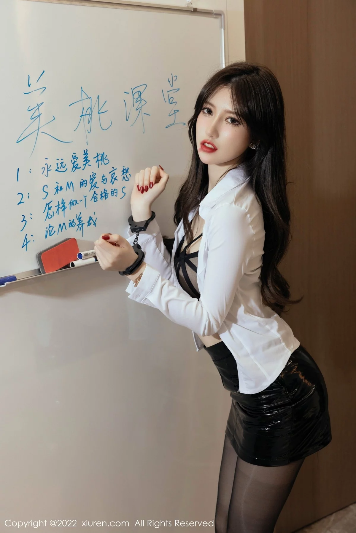 [[XiuRen秀人网]秀人网]No.4970_模特美桃酱海南心愿旅拍性感白T配吊带皮裙露蕾丝内衣诱惑写真92P