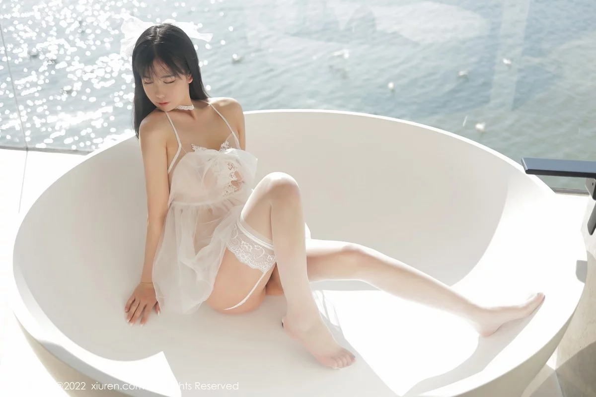[[XiuRen秀人网]秀人网]No.4964_模特李雅柔182CM大理旅拍白色轻透吊裙配白丝袜迷人诱惑写真59P
