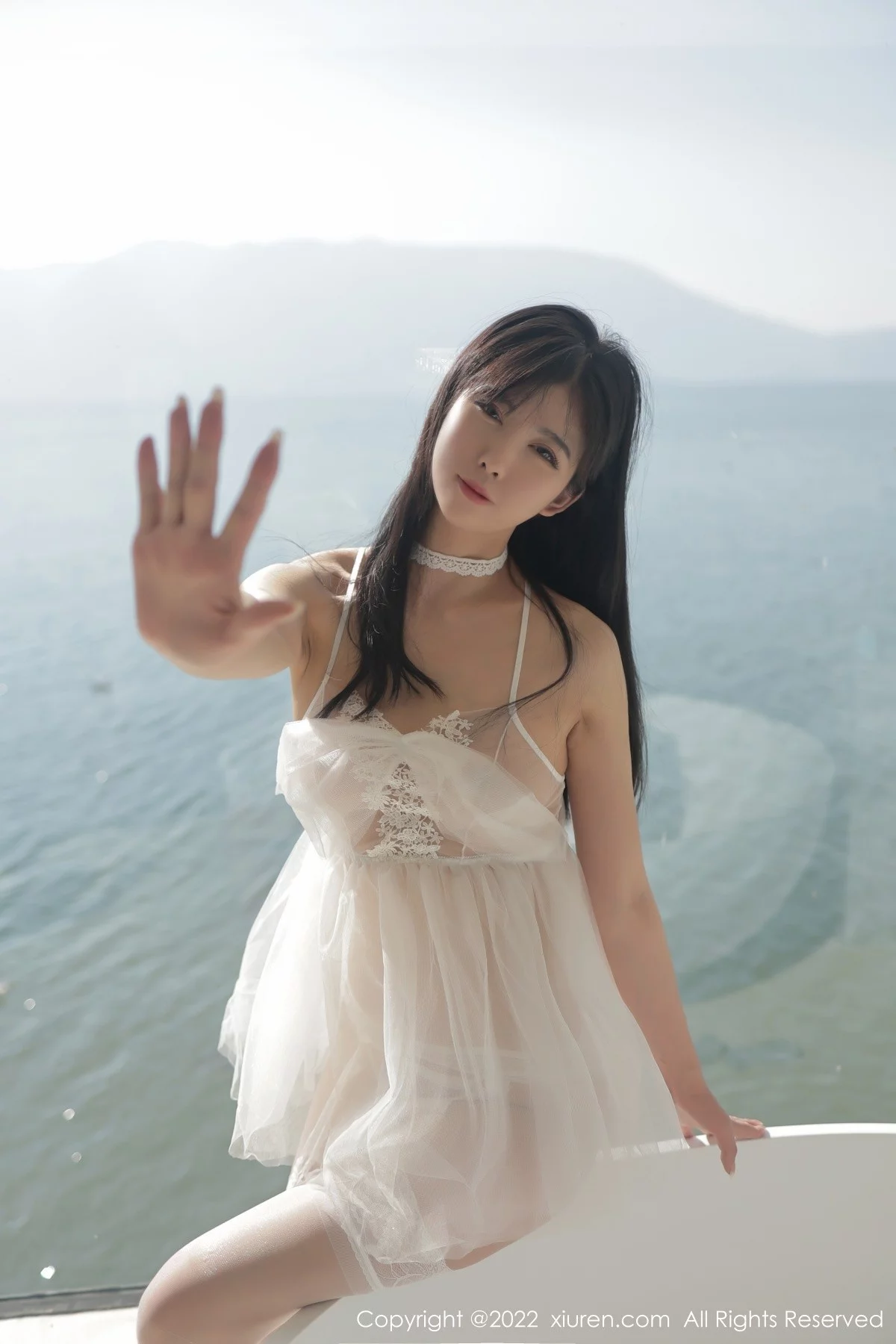 [[XiuRen秀人网]秀人网]No.4964_模特李雅柔182CM大理旅拍白色轻透吊裙配白丝袜迷人诱惑写真59P
