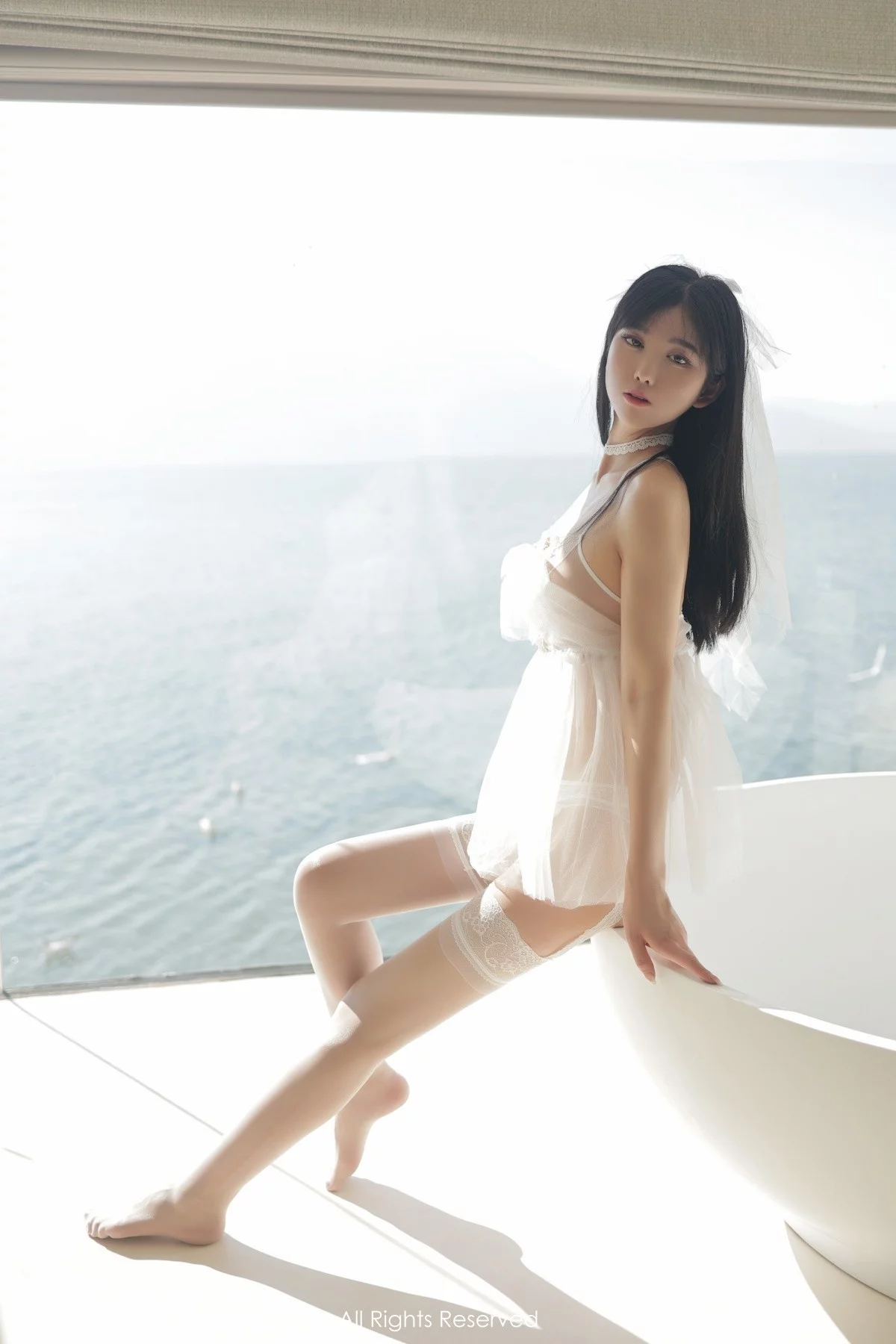 [[XiuRen秀人网]秀人网]No.4964_模特李雅柔182CM大理旅拍白色轻透吊裙配白丝袜迷人诱惑写真59P