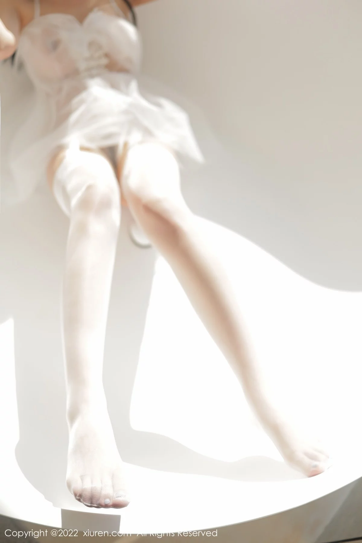 [[XiuRen秀人网]秀人网]No.4964_模特李雅柔182CM大理旅拍白色轻透吊裙配白丝袜迷人诱惑写真59P