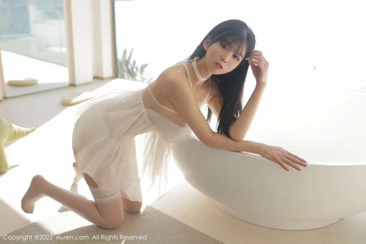 [[XiuRen秀人网]秀人网]No.4964_模特李雅柔182CM大理旅拍白色轻透吊裙配白丝袜迷人诱惑写真59P
