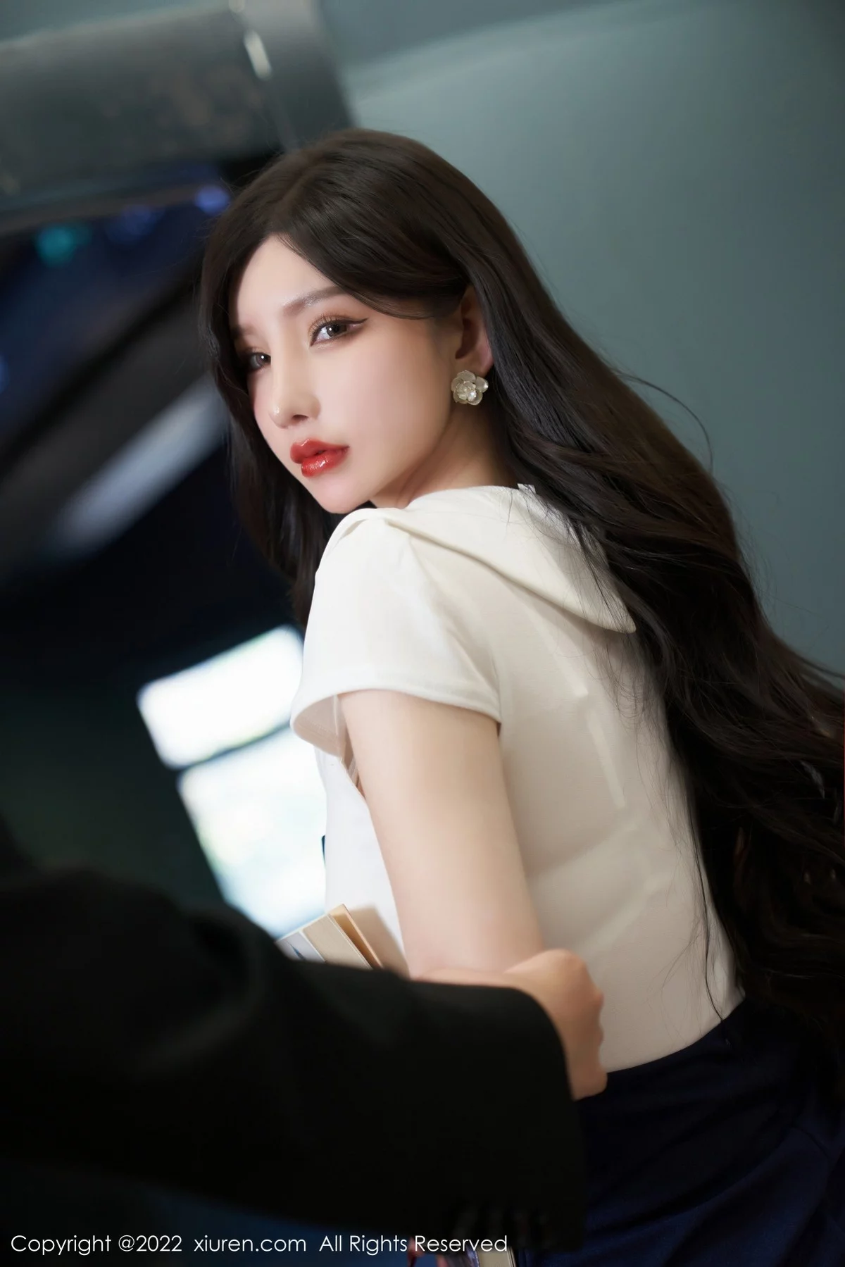 [[XiuRen秀人网]秀人网]No.4979_女神周于希Sally地铁故事主题性感连衣短裙秀美腿迷人诱惑写真80P