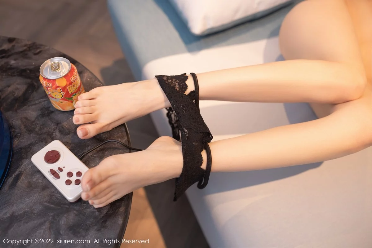 [[XiuRen秀人网]秀人网]No.4978_模特鱼子酱Fish三亚旅拍白色上衣配牛仔短裤秀完美身材诱惑写真83P