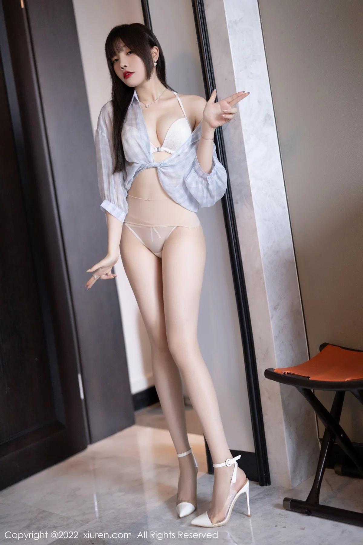 [[XiuRen秀人网]秀人网]No.4976_女神芝芝Booty轻透浅色格子衣配牛仔裤半脱露超薄肉丝诱惑写真110P