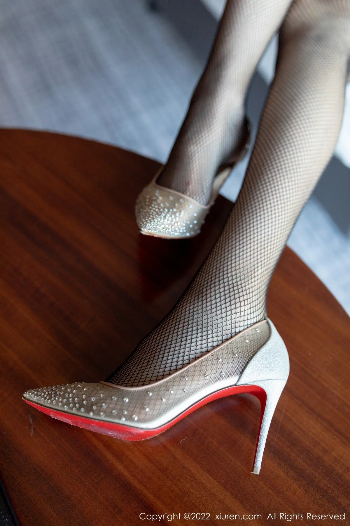 [[XiuRen秀人网]秀人网]No.4972_模特文芮jeninfer性感蓝色连衣裙配黑丝网袜秀苗条身材诱惑写真56P