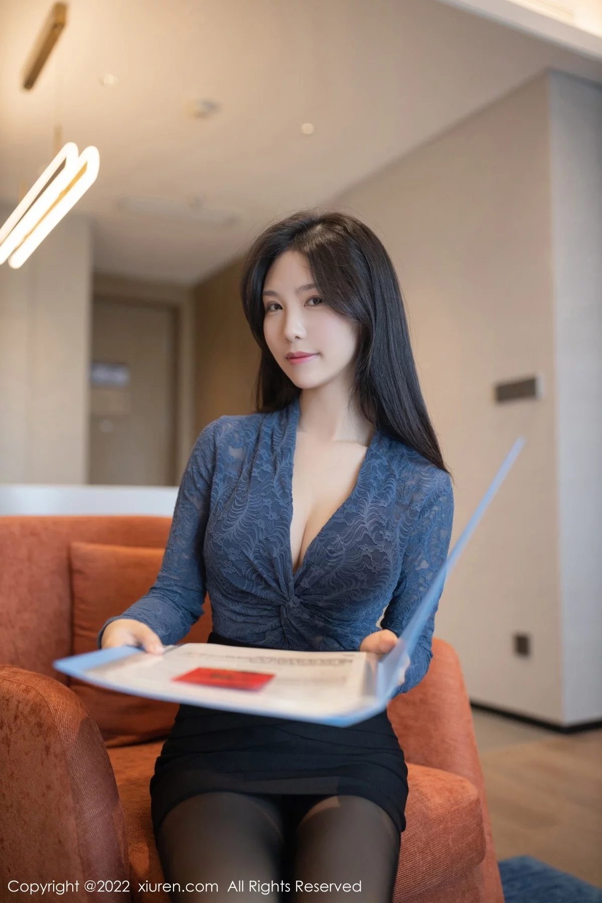 [[XiuRen秀人网]秀人网]No.4975_模特利世蓝色轻透衣配黑短裙半脱露性感内衣超薄黑丝诱惑写真75P