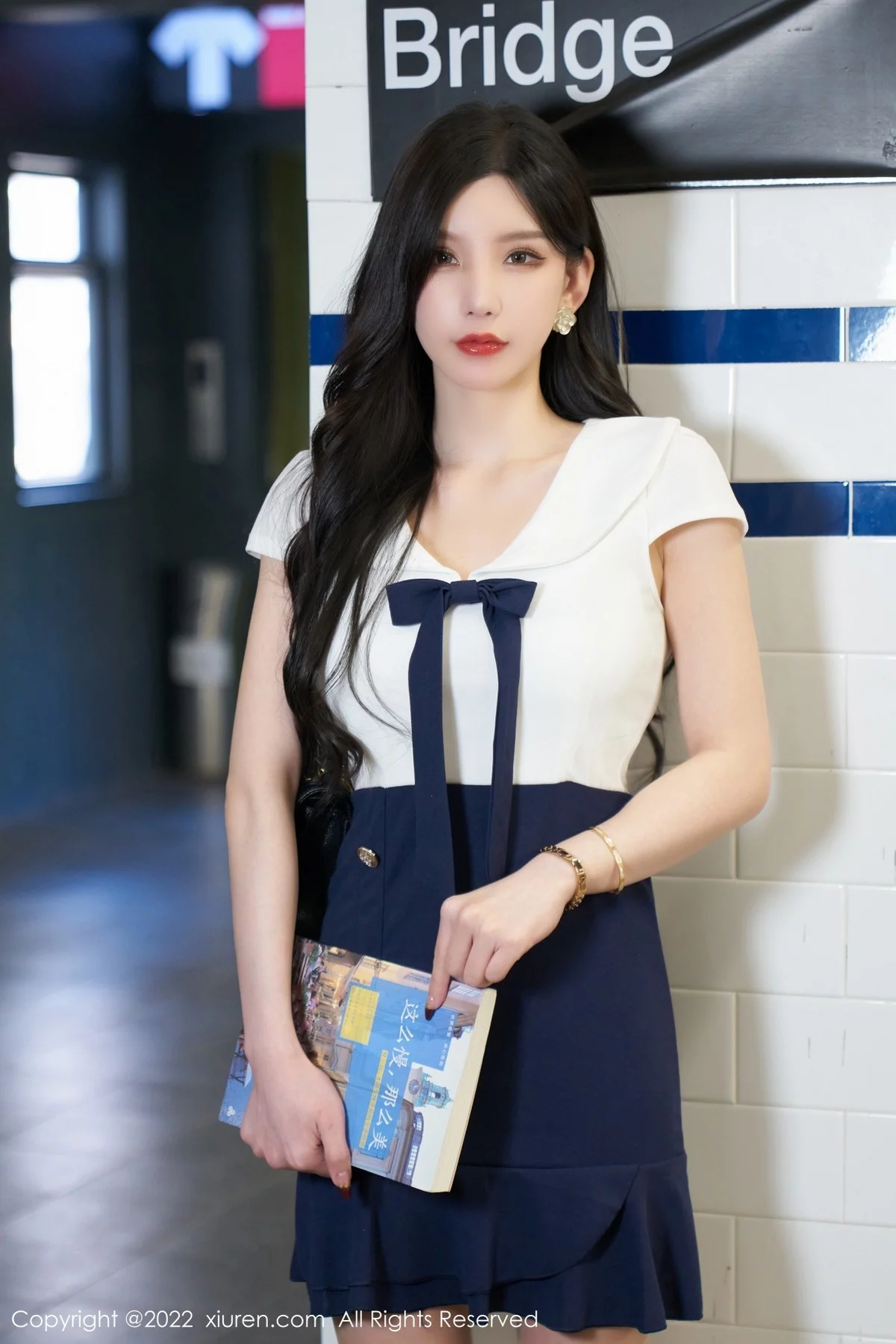 [[XiuRen秀人网]秀人网]No.4979_女神周于希Sally地铁故事主题性感连衣短裙秀美腿迷人诱惑写真80P