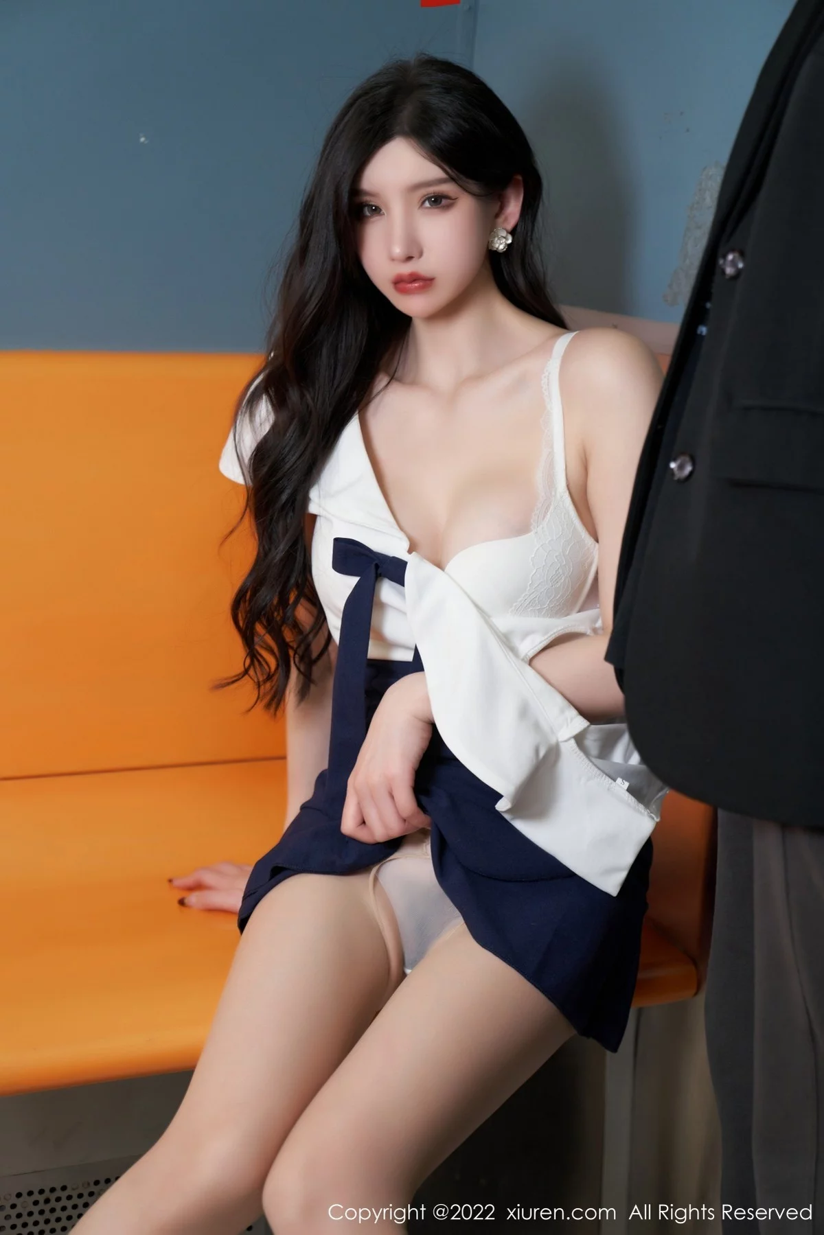 [[XiuRen秀人网]秀人网]No.4979_女神周于希Sally地铁故事主题性感连衣短裙秀美腿迷人诱惑写真80P