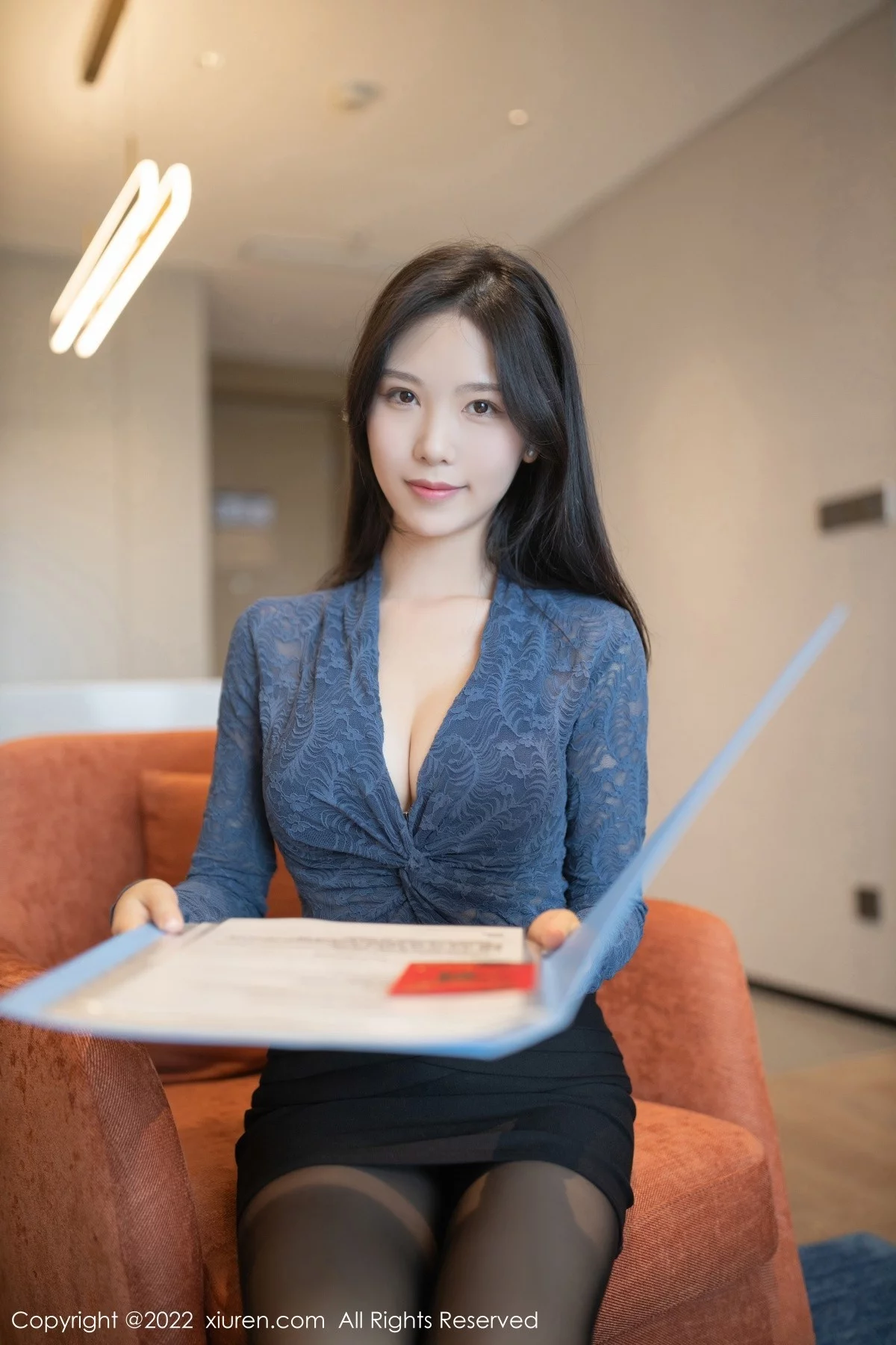 [[XiuRen秀人网]秀人网]No.4975_模特利世蓝色轻透衣配黑短裙半脱露性感内衣超薄黑丝诱惑写真75P