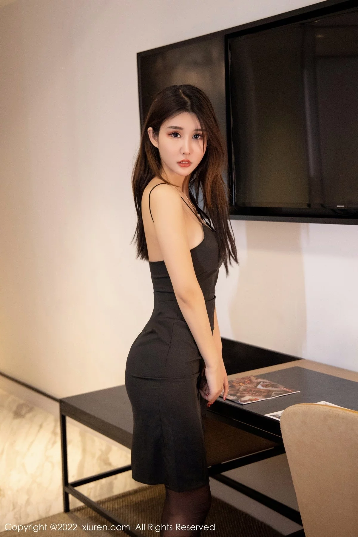 [[XiuRen秀人网]秀人网]No.4973_模特夏沫沫tifa黑色清透吊带裙配黑丝袜半脱秀完美身材诱惑写真47P