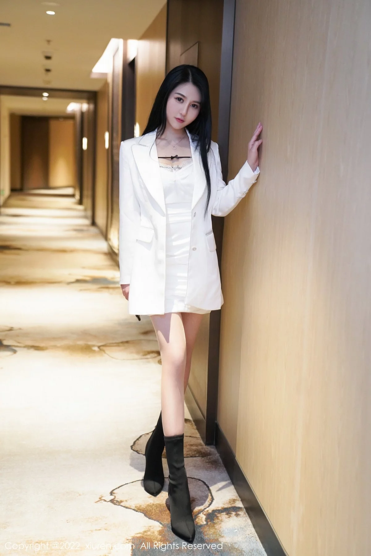 [[XiuRen秀人网]秀人网]No.4991_模特Fairy如歌性感白色职业装露黑色内衣超薄肉丝完美诱惑写真41P