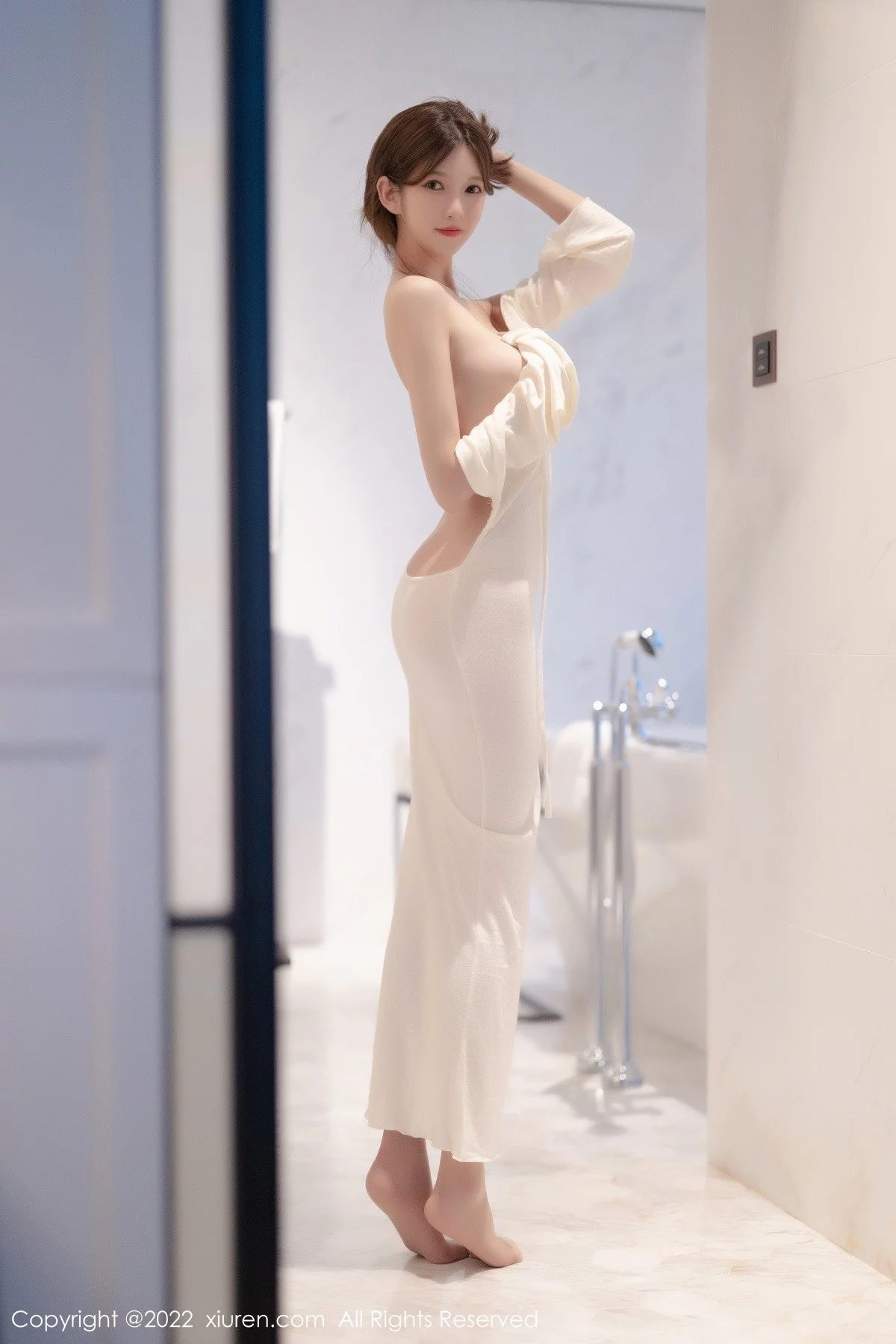[[XiuRen秀人网]秀人网]No.4993_模特程程程厦门旅拍简约白色轻透连衣长裙配超薄肉丝诱惑写真75P