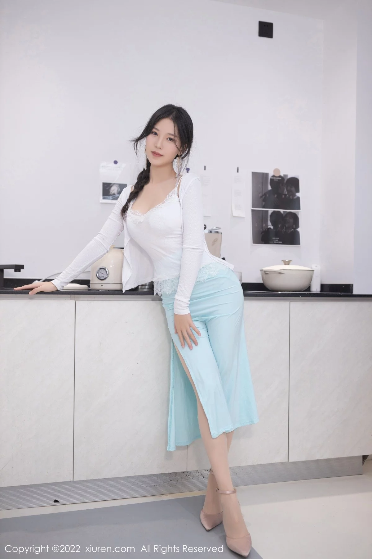 [[XiuRen秀人网]秀人网]No.4994_模特利世人妻拍摄主题白色服饰配天蓝色短裙原色丝袜诱惑写真79P
