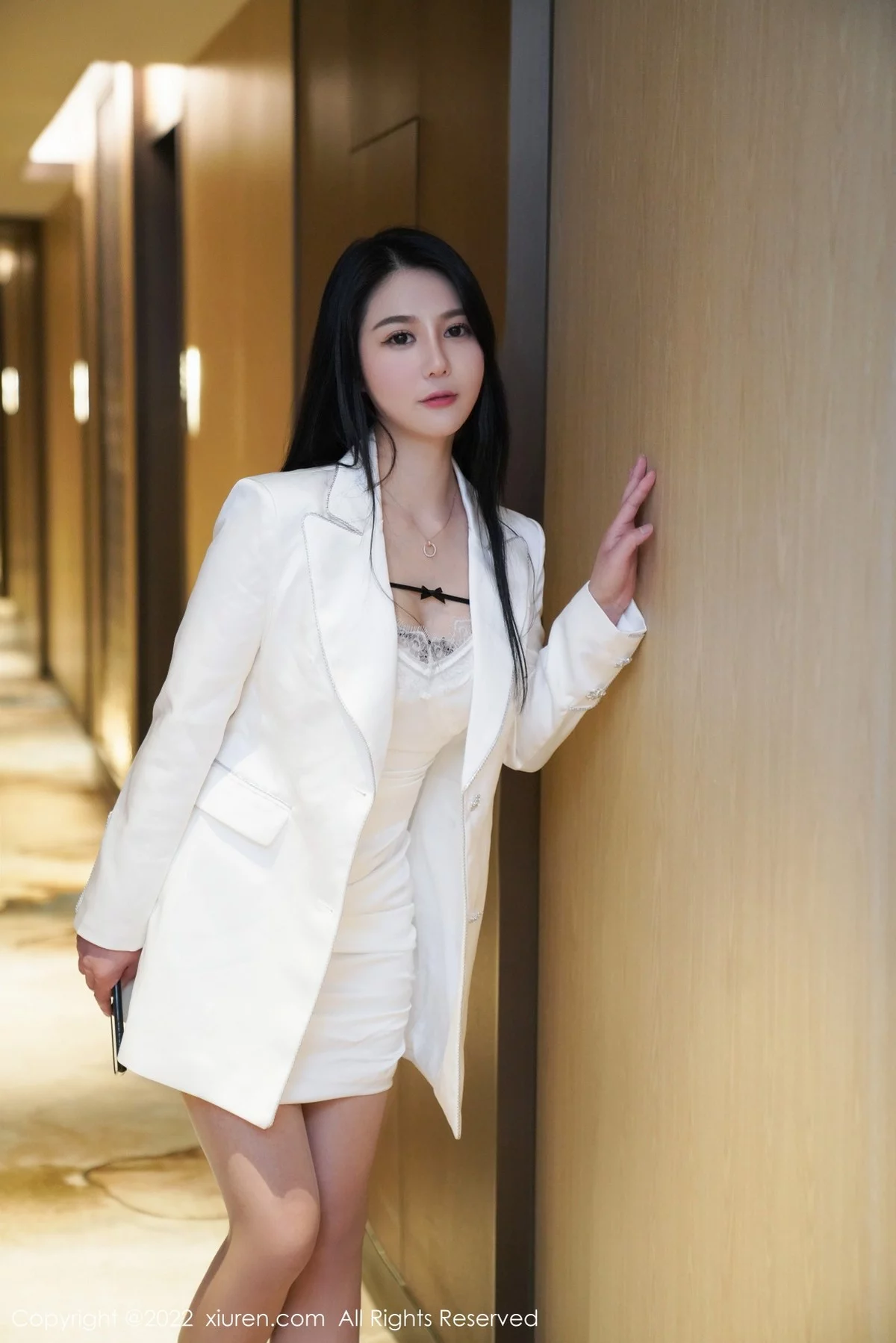 [[XiuRen秀人网]秀人网]No.4991_模特Fairy如歌性感白色职业装露黑色内衣超薄肉丝完美诱惑写真41P