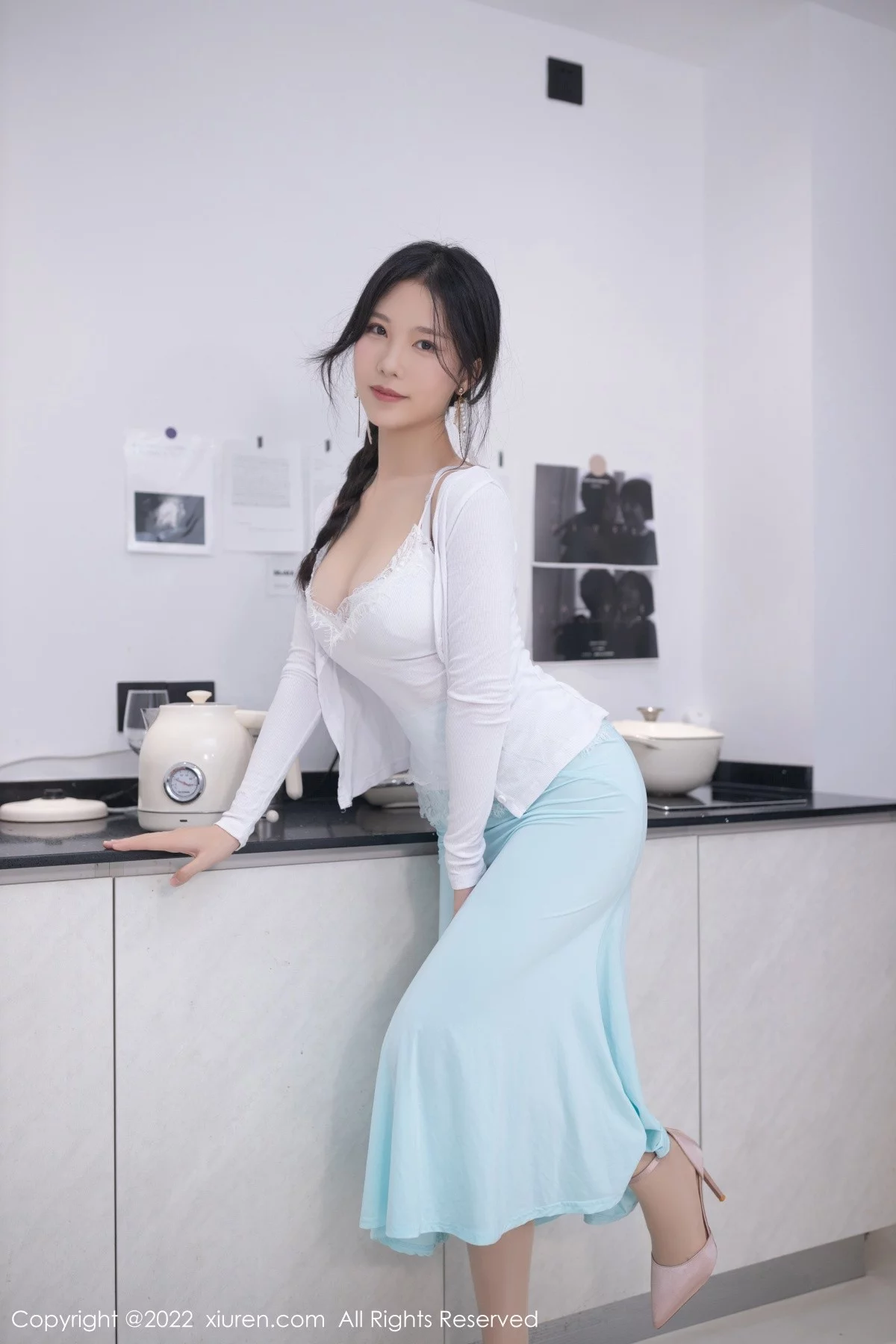 [[XiuRen秀人网]秀人网]No.4994_模特利世人妻拍摄主题白色服饰配天蓝色短裙原色丝袜诱惑写真79P