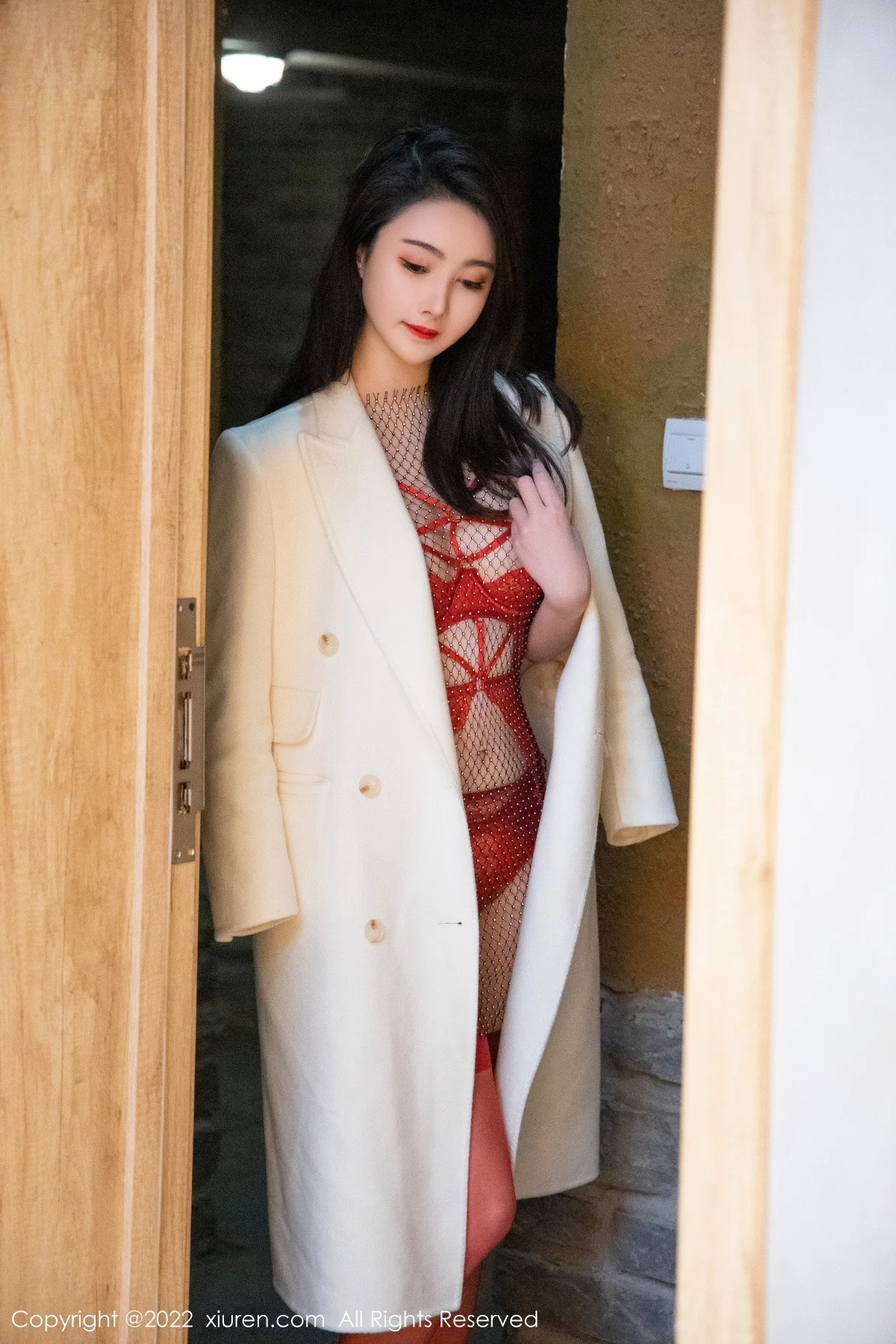 [[XiuRen秀人网]秀人网]No.4997_模特Summer宝宝私房情趣捆绑红色内衣配红丝吊袜惹火诱惑写真48P