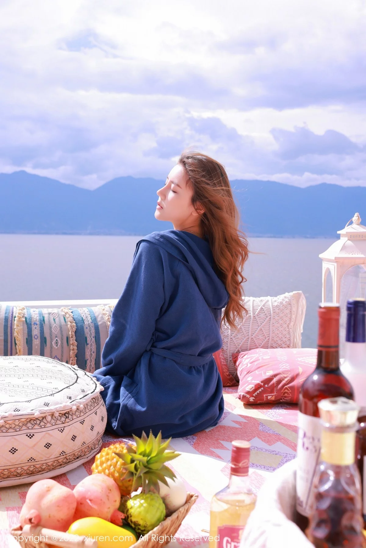 [[XiuRen秀人网]秀人网]No.4998_模特Sugar糖酒酒性感蓝色比基尼服饰秀丰满身材妩媚诱惑写真45P