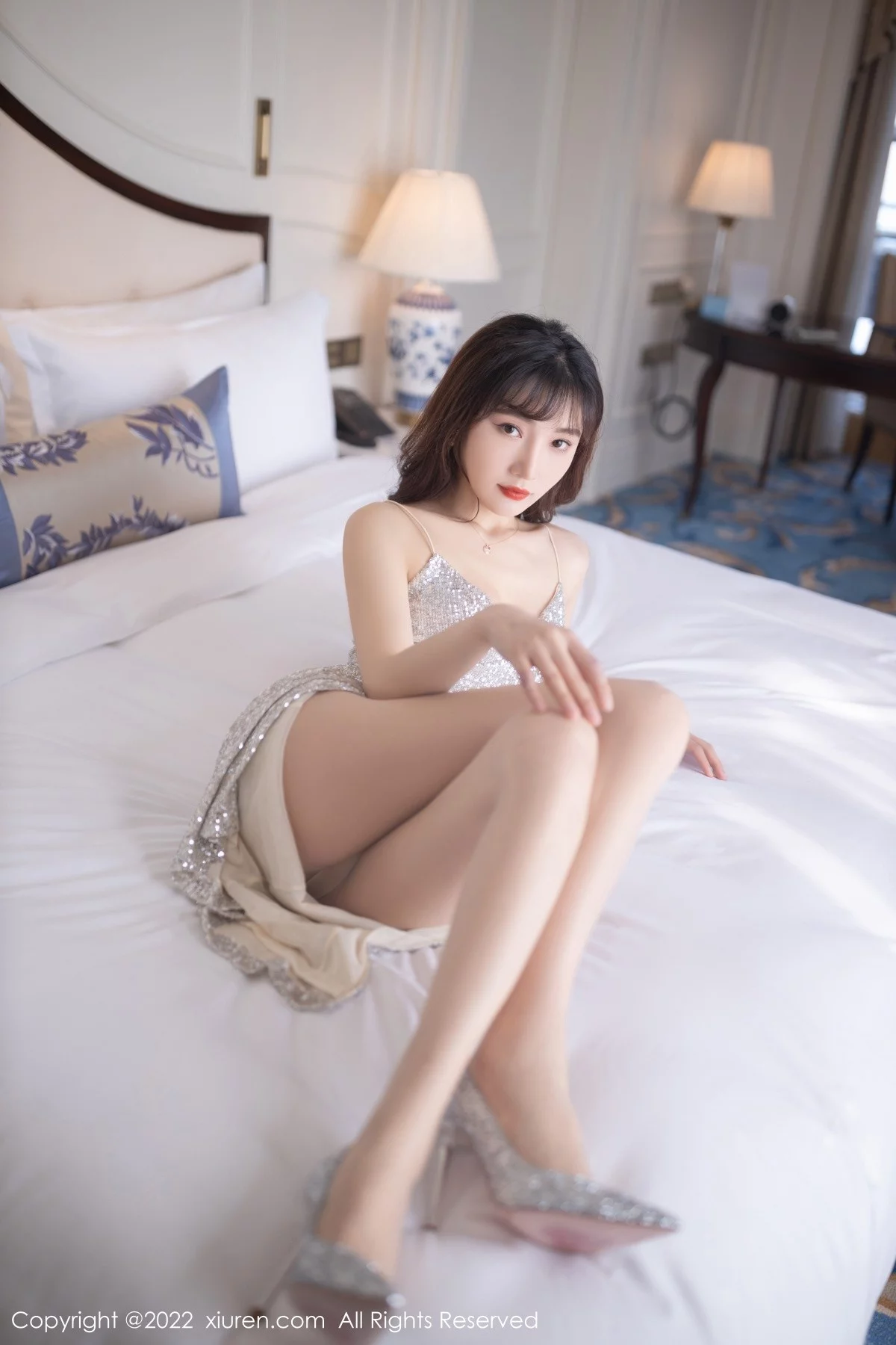 [[XiuRen秀人网]秀人网]No.5003_模特陆萱萱珠三角旅拍性感银灰色吊裙配超薄无内肉丝诱惑写真79P