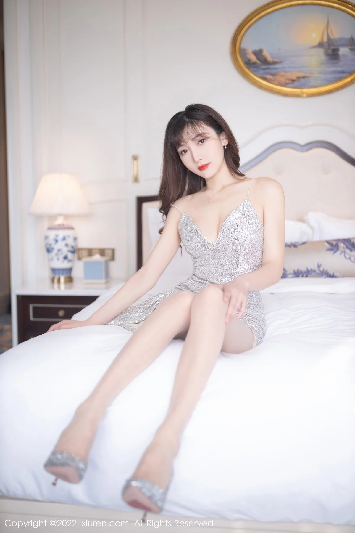 [[XiuRen秀人网]秀人网]No.5003_模特陆萱萱珠三角旅拍性感银灰色吊裙配超薄无内肉丝诱惑写真79P