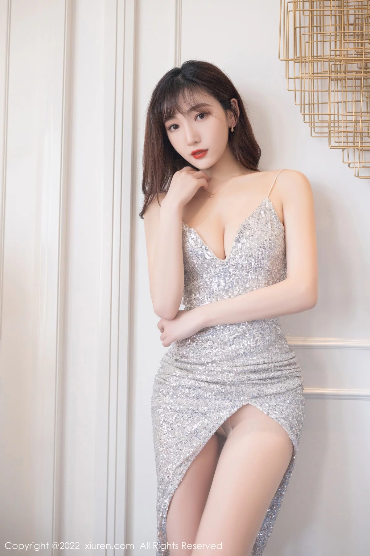 [[XiuRen秀人网]秀人网]No.5003_模特陆萱萱珠三角旅拍性感银灰色吊裙配超薄无内肉丝诱惑写真79P