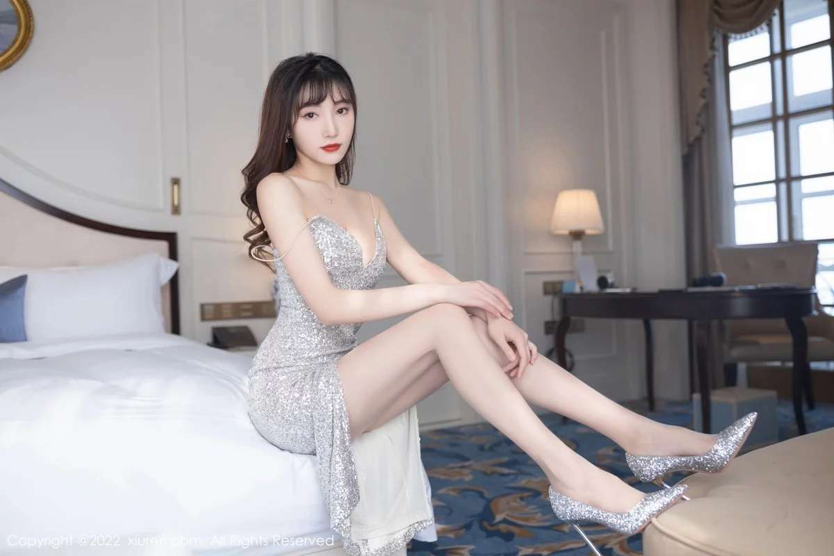 [[XiuRen秀人网]秀人网]No.5003_模特陆萱萱珠三角旅拍性感银灰色吊裙配超薄无内肉丝诱惑写真79P