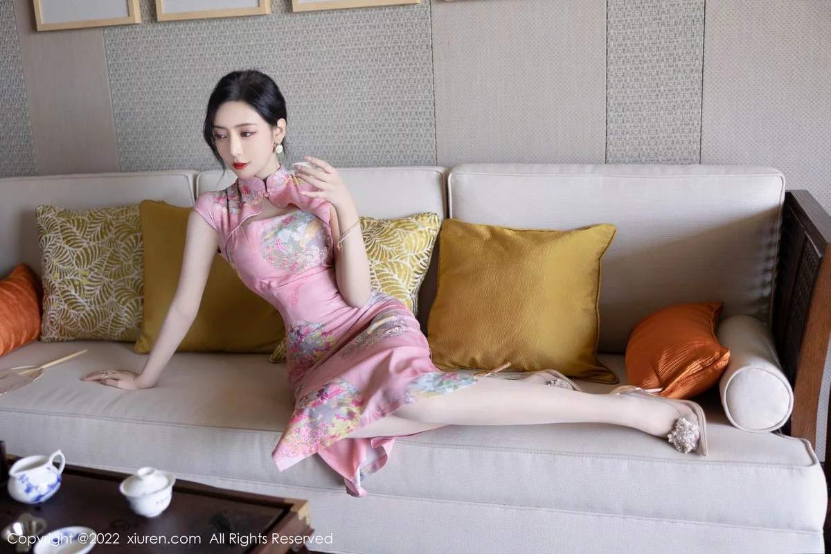 [[XiuRen秀人网]秀人网]No.5007_女神王馨瑶yanni厦门旅拍脱粉红旗袍露性感内衣超薄肉丝诱惑写真85P