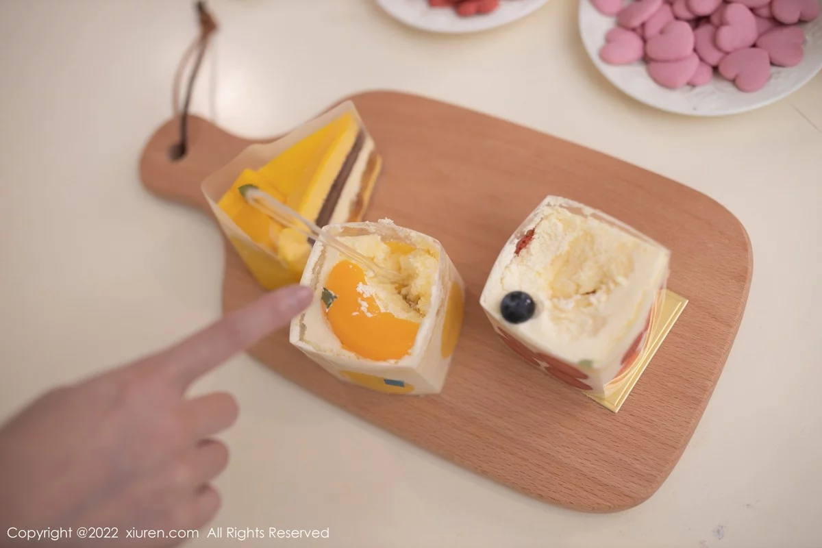 [[XiuRen秀人网]秀人网]No.5008_模特鱼子酱Fish三亚旅拍厨娘角色粉色围裙秀完美身材诱惑写真82P