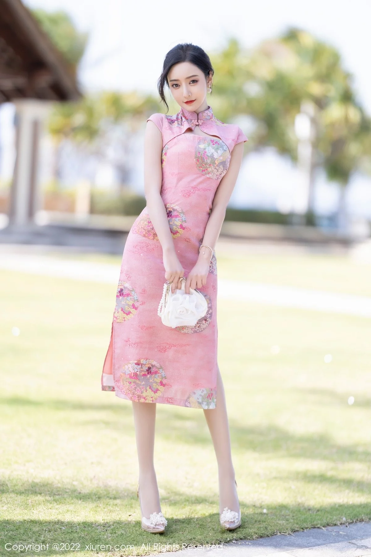 [[XiuRen秀人网]秀人网]No.5007_女神王馨瑶yanni厦门旅拍脱粉红旗袍露性感内衣超薄肉丝诱惑写真85P