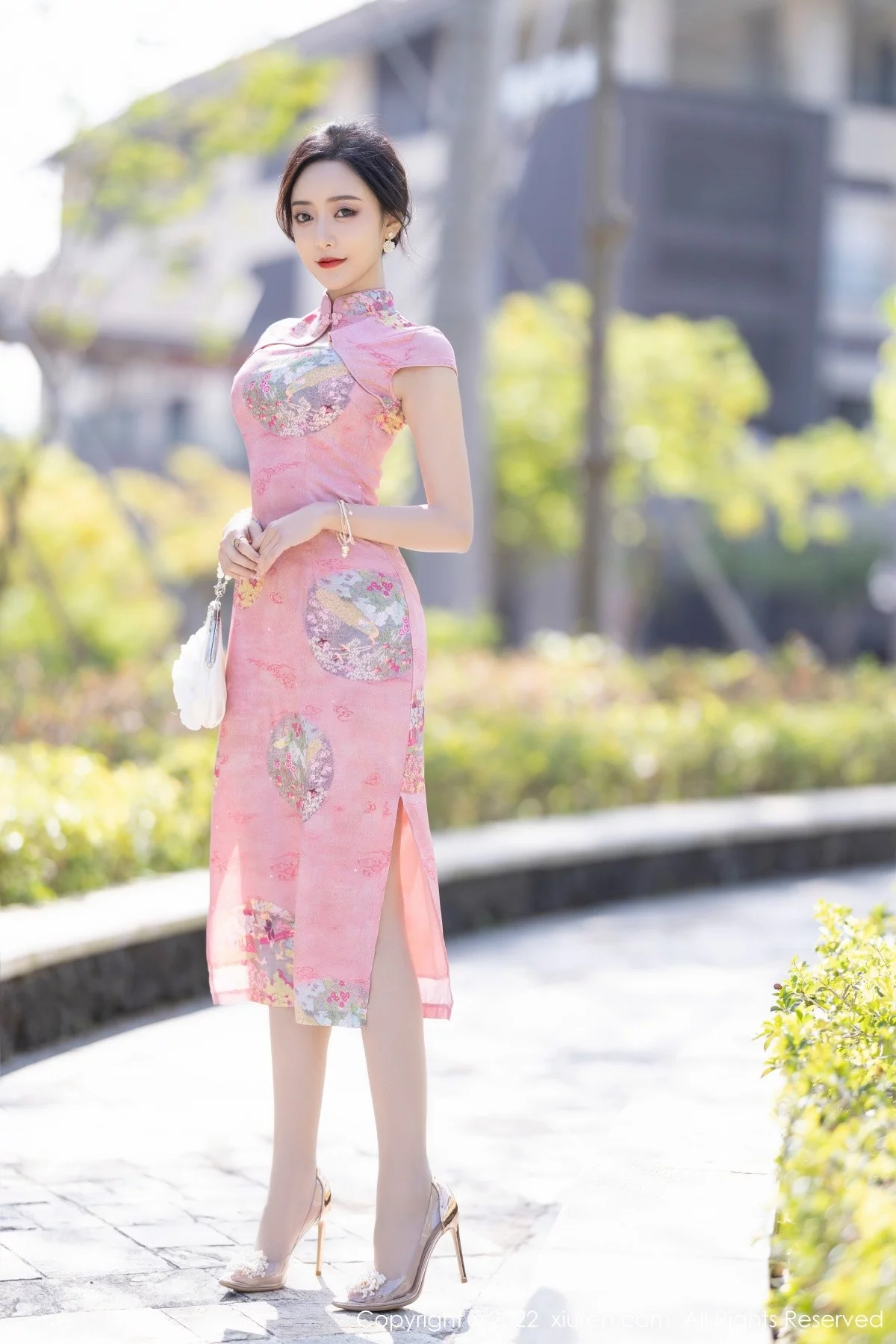 [[XiuRen秀人网]秀人网]No.5007_女神王馨瑶yanni厦门旅拍脱粉红旗袍露性感内衣超薄肉丝诱惑写真85P