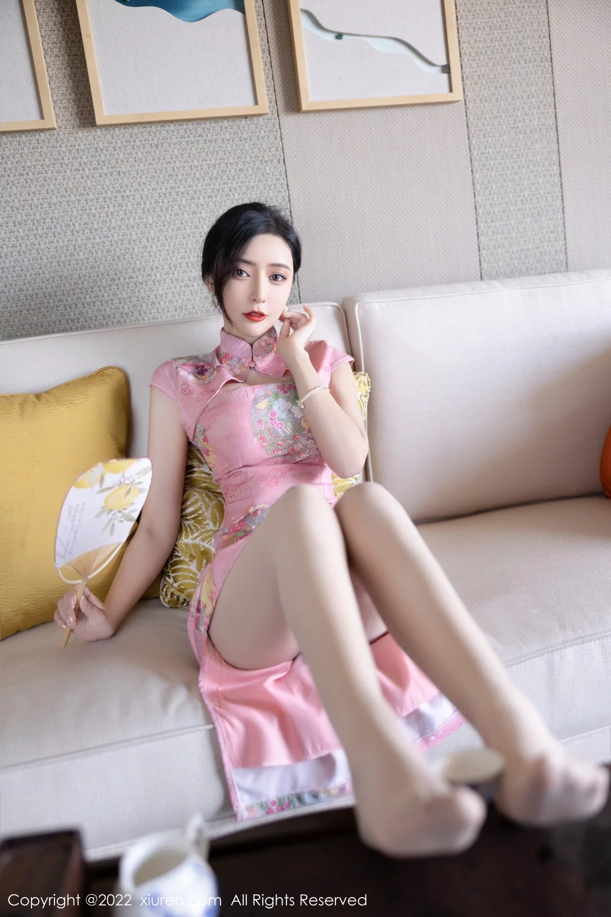 [[XiuRen秀人网]秀人网]No.5007_女神王馨瑶yanni厦门旅拍脱粉红旗袍露性感内衣超薄肉丝诱惑写真85P