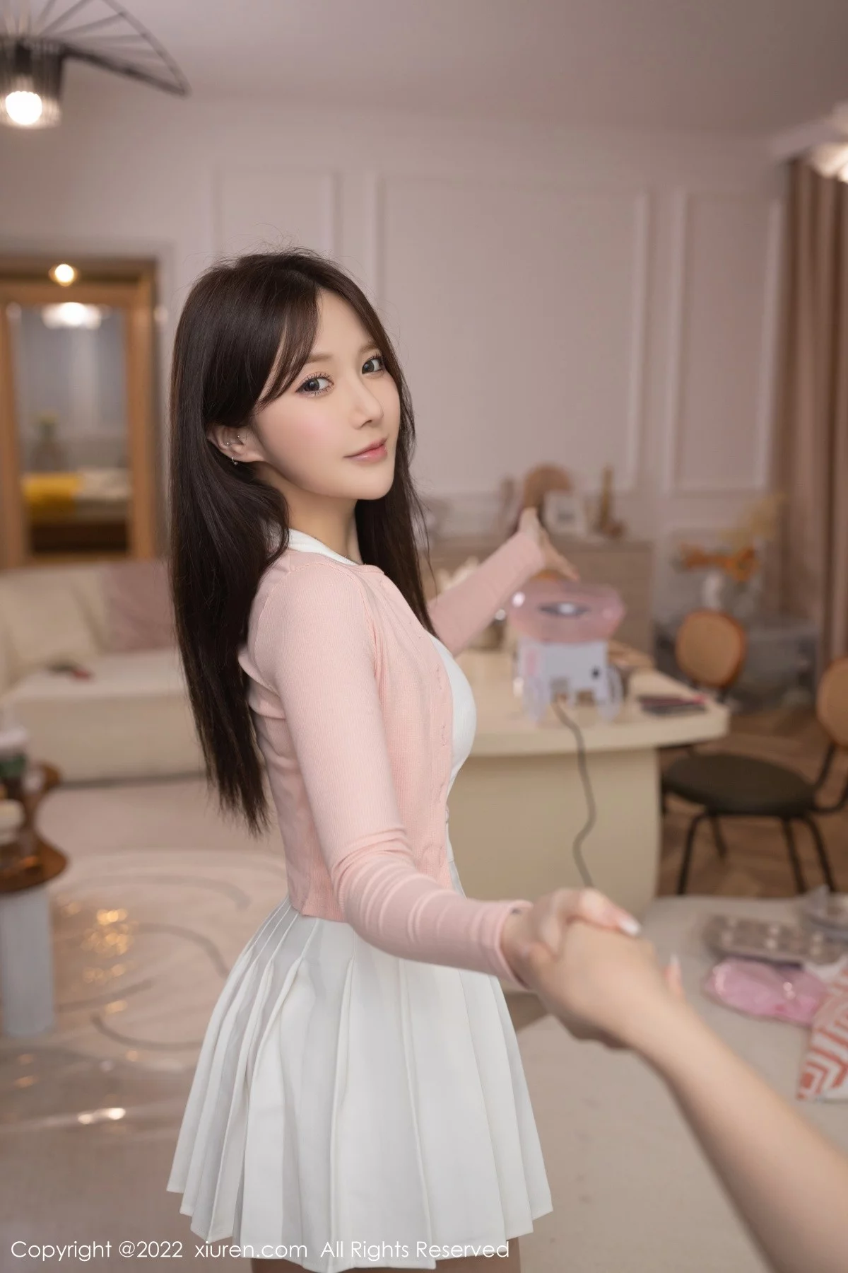 [[XiuRen秀人网]秀人网]No.5008_模特鱼子酱Fish三亚旅拍厨娘角色粉色围裙秀完美身材诱惑写真82P