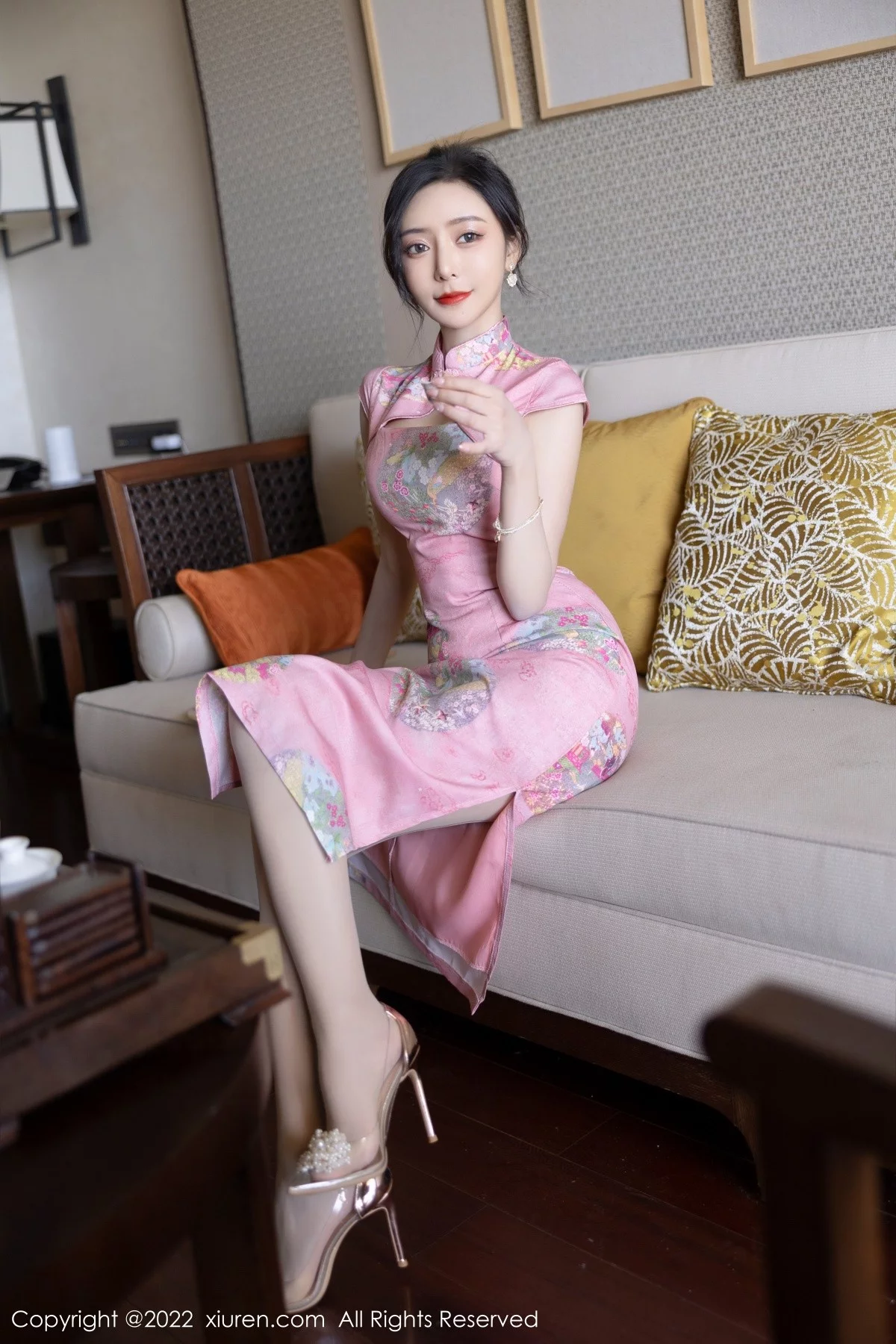 [[XiuRen秀人网]秀人网]No.5007_女神王馨瑶yanni厦门旅拍脱粉红旗袍露性感内衣超薄肉丝诱惑写真85P