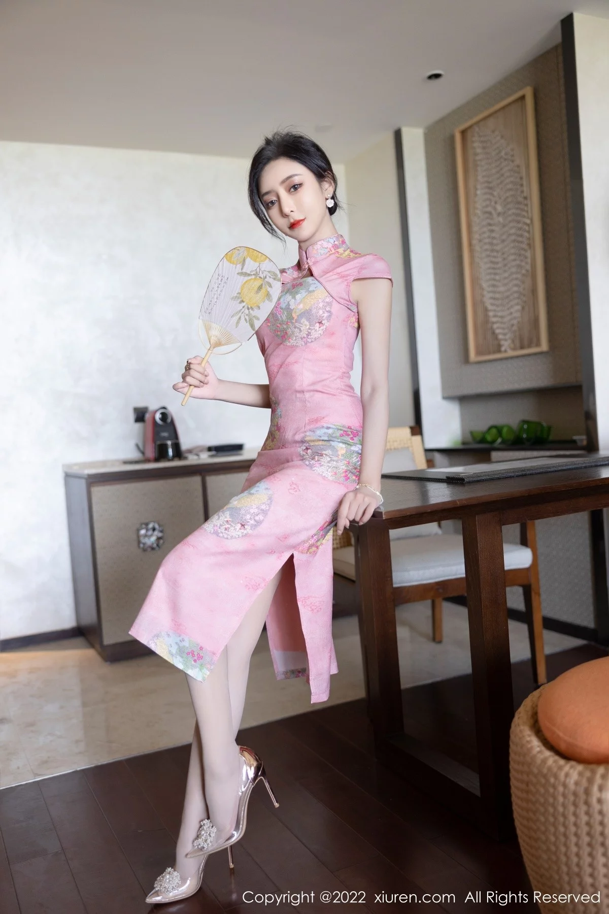 [[XiuRen秀人网]秀人网]No.5007_女神王馨瑶yanni厦门旅拍脱粉红旗袍露性感内衣超薄肉丝诱惑写真85P