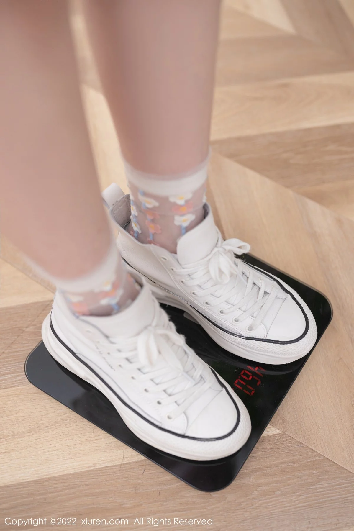 [[XiuRen秀人网]秀人网]No.5008_模特鱼子酱Fish三亚旅拍厨娘角色粉色围裙秀完美身材诱惑写真82P