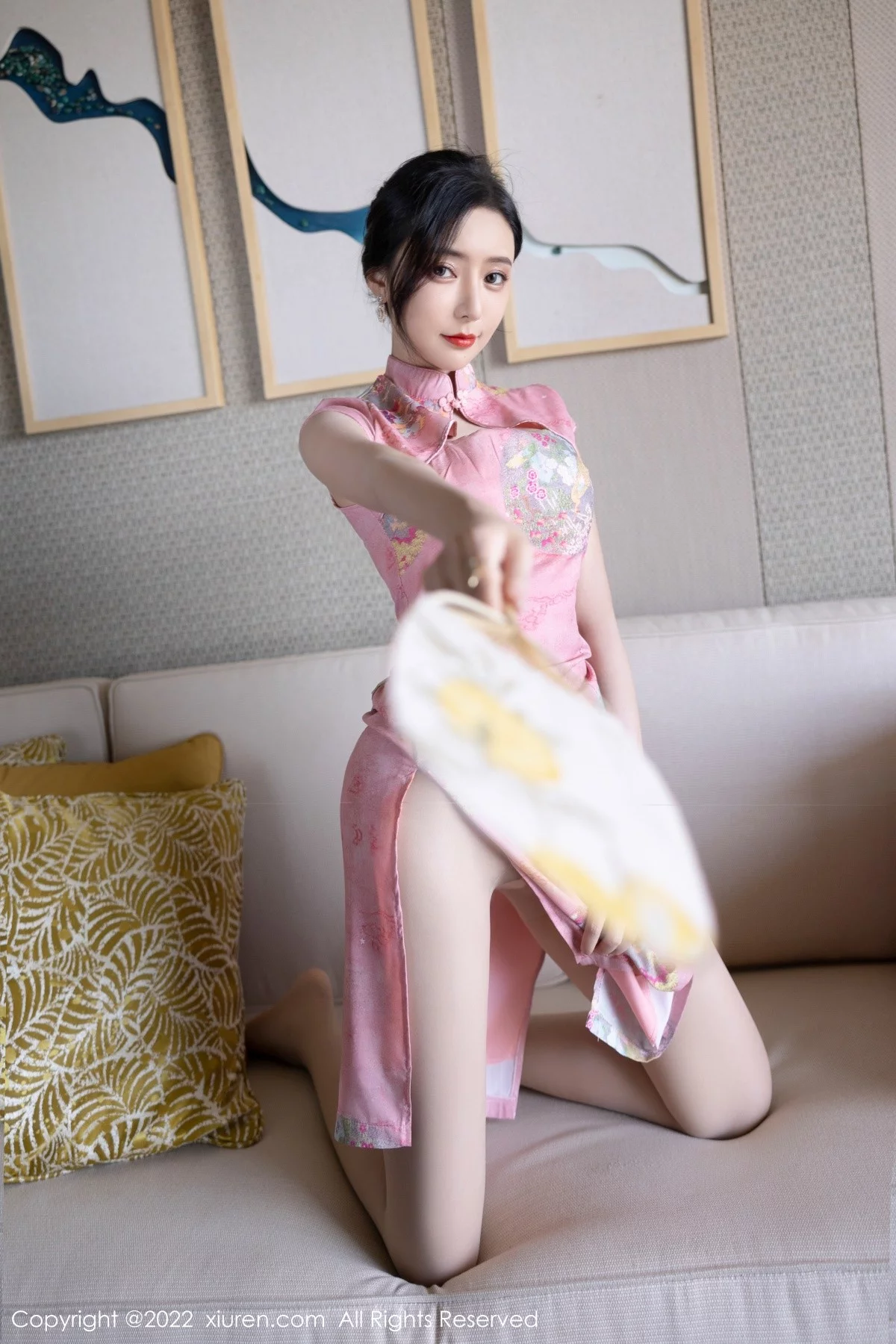 [[XiuRen秀人网]秀人网]No.5007_女神王馨瑶yanni厦门旅拍脱粉红旗袍露性感内衣超薄肉丝诱惑写真85P