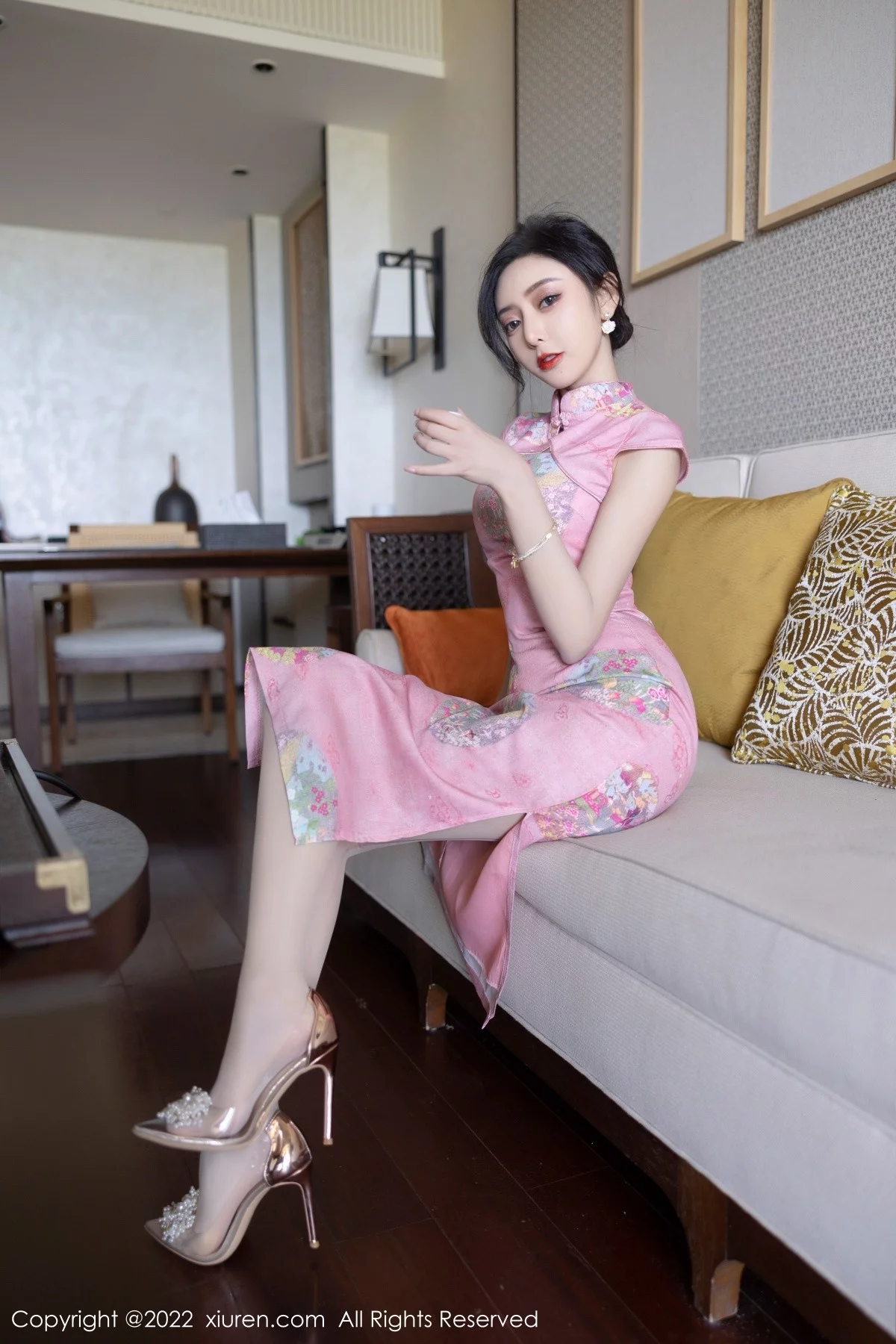 [[XiuRen秀人网]秀人网]No.5007_女神王馨瑶yanni厦门旅拍脱粉红旗袍露性感内衣超薄肉丝诱惑写真85P