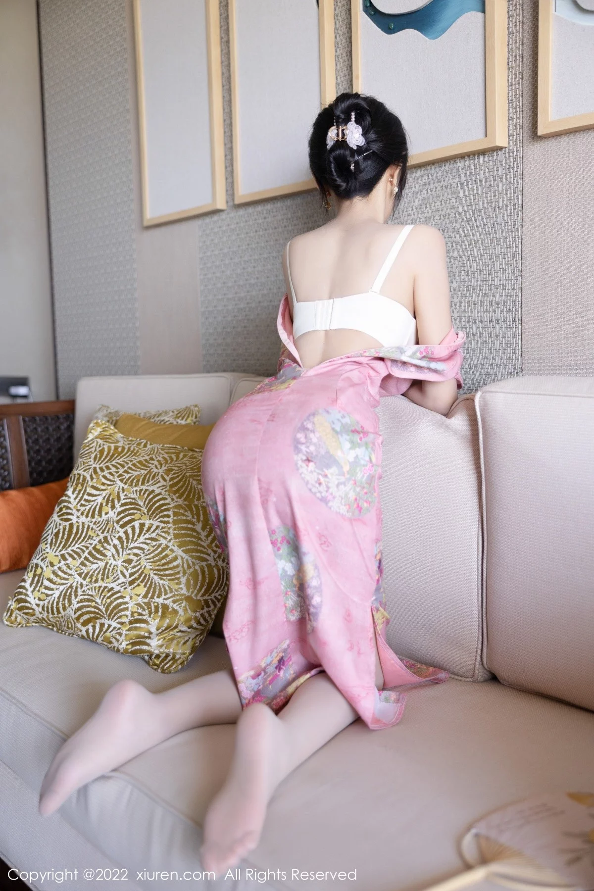 [[XiuRen秀人网]秀人网]No.5007_女神王馨瑶yanni厦门旅拍脱粉红旗袍露性感内衣超薄肉丝诱惑写真85P