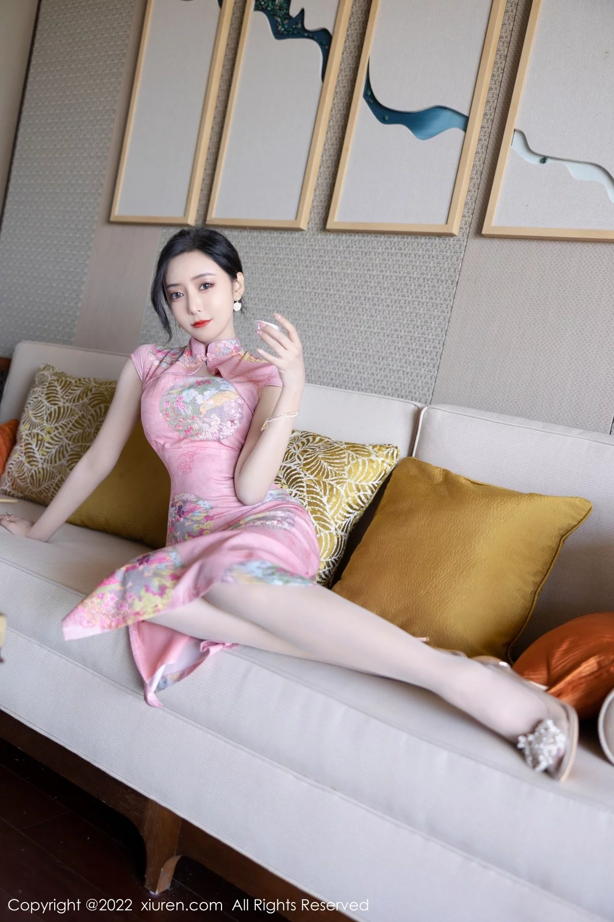 [[XiuRen秀人网]秀人网]No.5007_女神王馨瑶yanni厦门旅拍脱粉红旗袍露性感内衣超薄肉丝诱惑写真85P