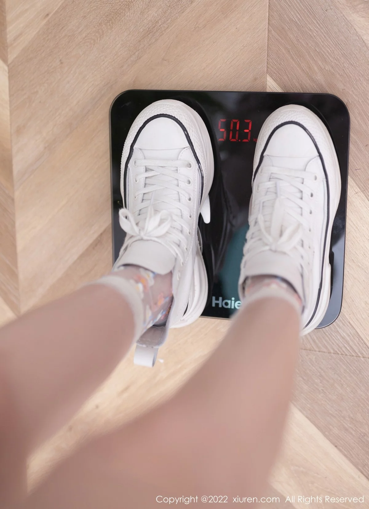 [[XiuRen秀人网]秀人网]No.5008_模特鱼子酱Fish三亚旅拍厨娘角色粉色围裙秀完美身材诱惑写真82P