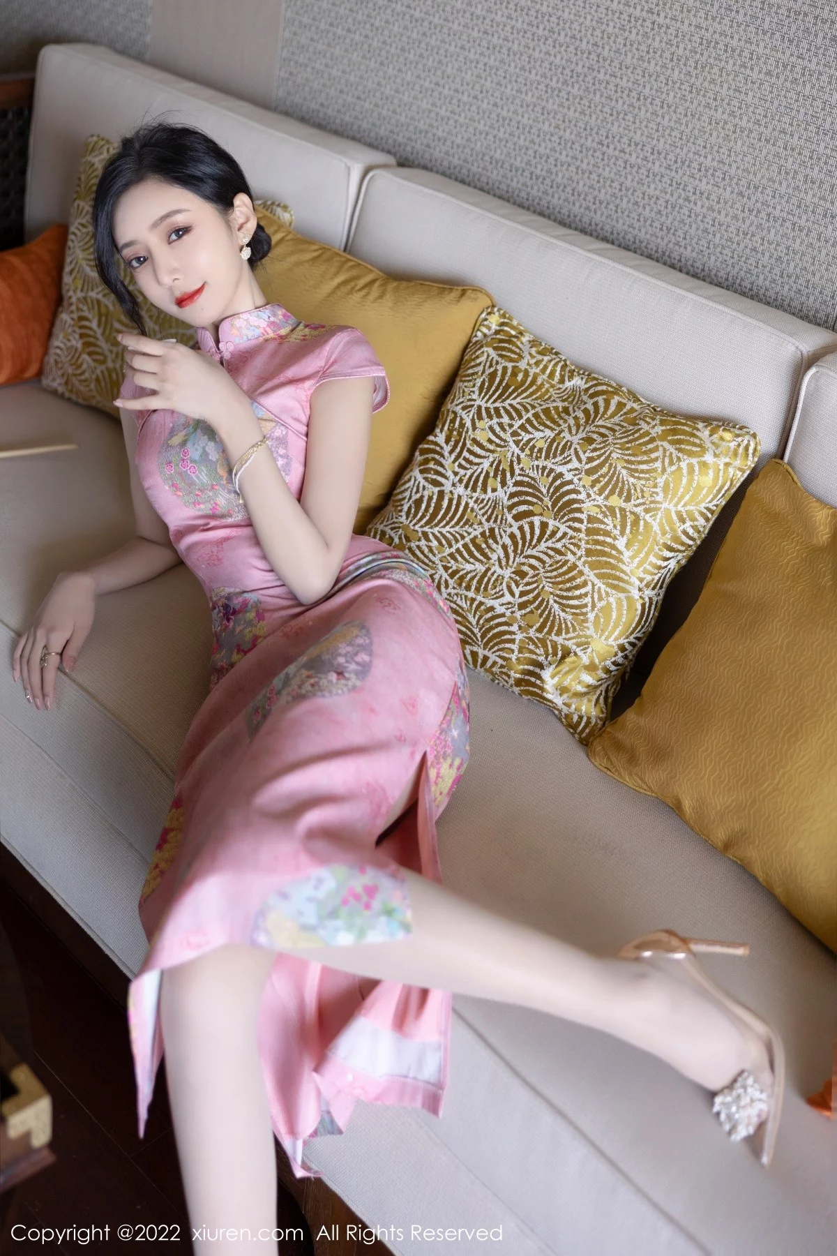 [[XiuRen秀人网]秀人网]No.5007_女神王馨瑶yanni厦门旅拍脱粉红旗袍露性感内衣超薄肉丝诱惑写真85P