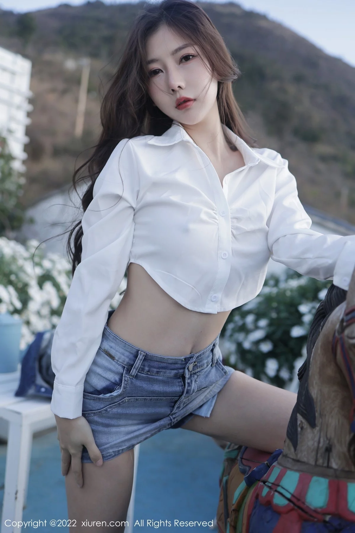 [[XiuRen秀人网]秀人网]No.5013_模特尹甜甜大理旅拍户外性感白T配牛仔短裤秀完美身材诱惑写真59P