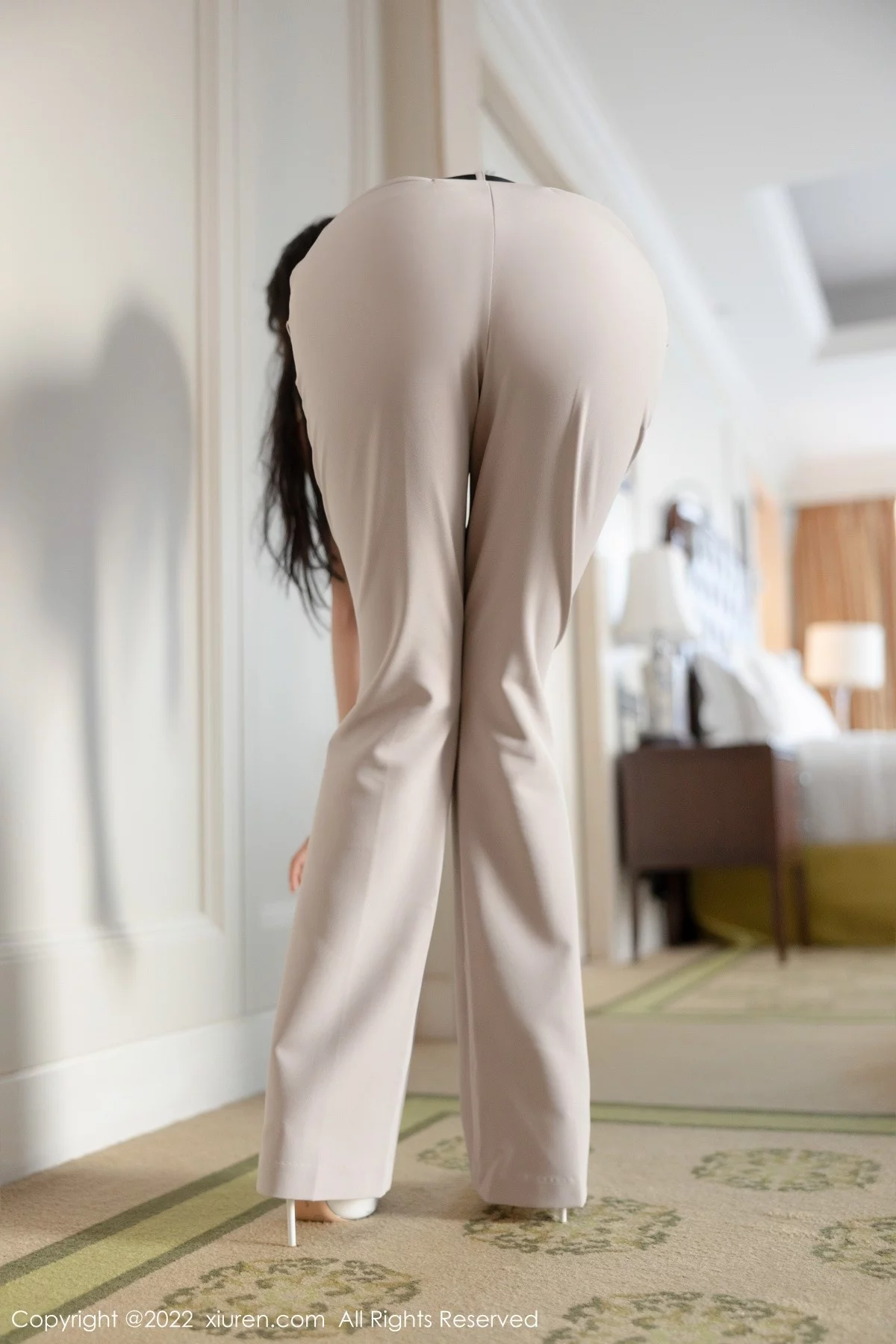 [[XiuRen秀人网]秀人网]No.5015_女神王馨瑶yanni厦门旅拍OL装扮半脱露性感内衣完美诱惑写真108P