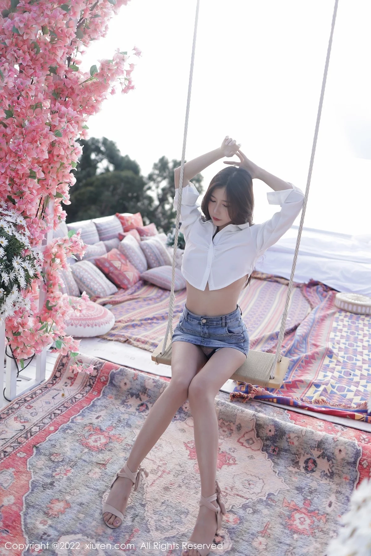 [[XiuRen秀人网]秀人网]No.5013_模特尹甜甜大理旅拍户外性感白T配牛仔短裤秀完美身材诱惑写真59P