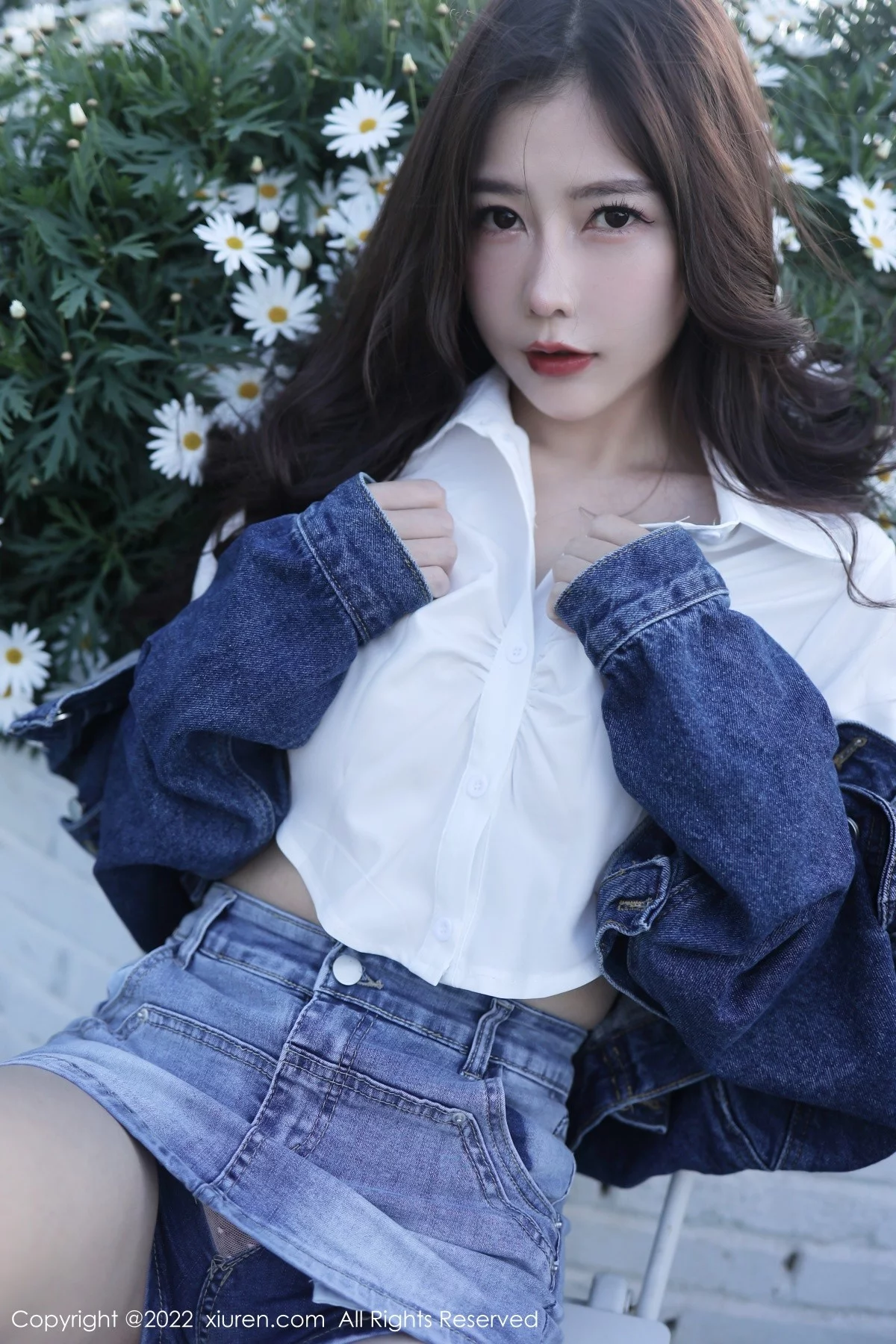 [[XiuRen秀人网]秀人网]No.5013_模特尹甜甜大理旅拍户外性感白T配牛仔短裤秀完美身材诱惑写真59P