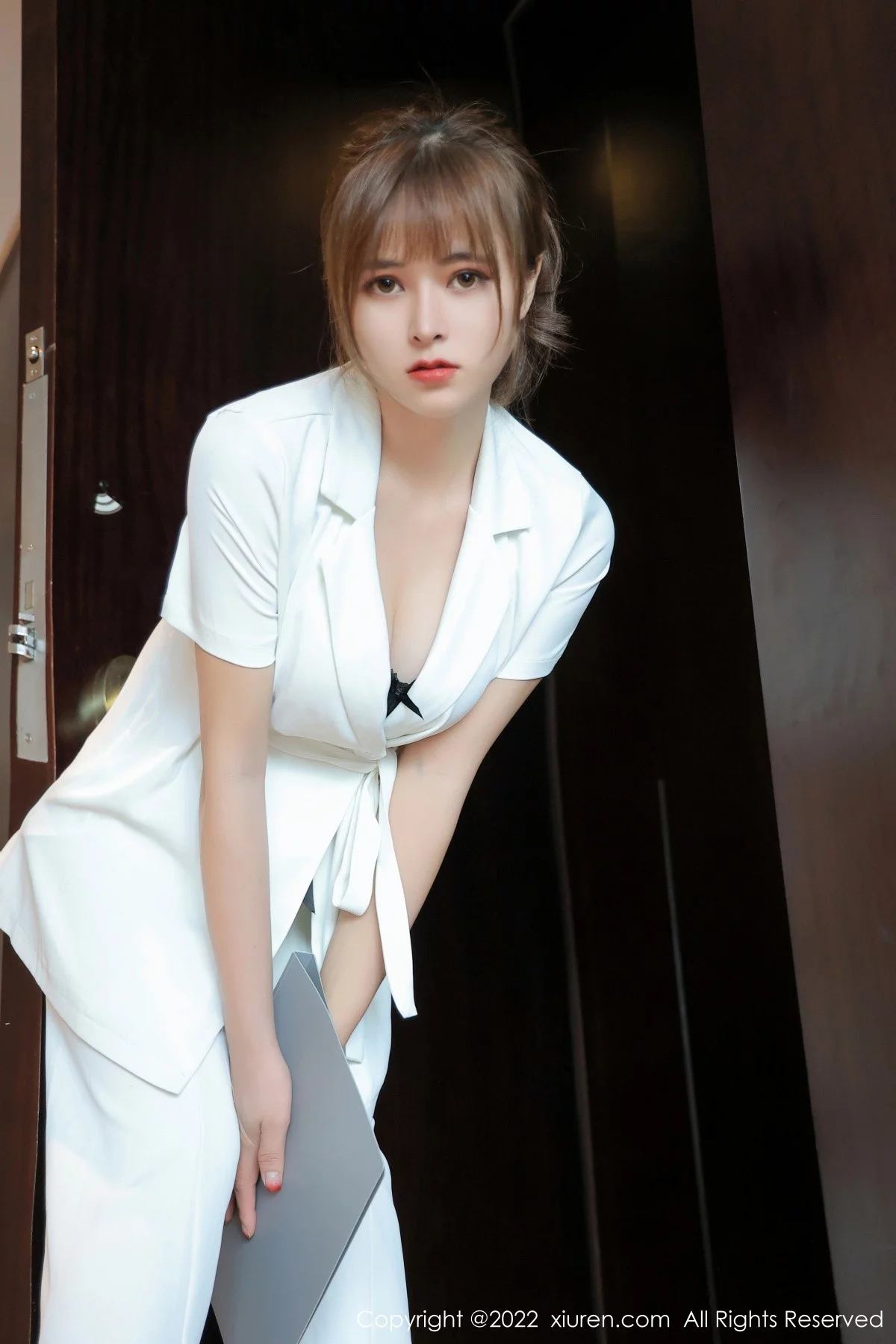 [[XiuRen秀人网]秀人网]No.5019_模特奈沐子室内场景脱白色OL服饰露性感黑色内衣迷人诱惑写真52P